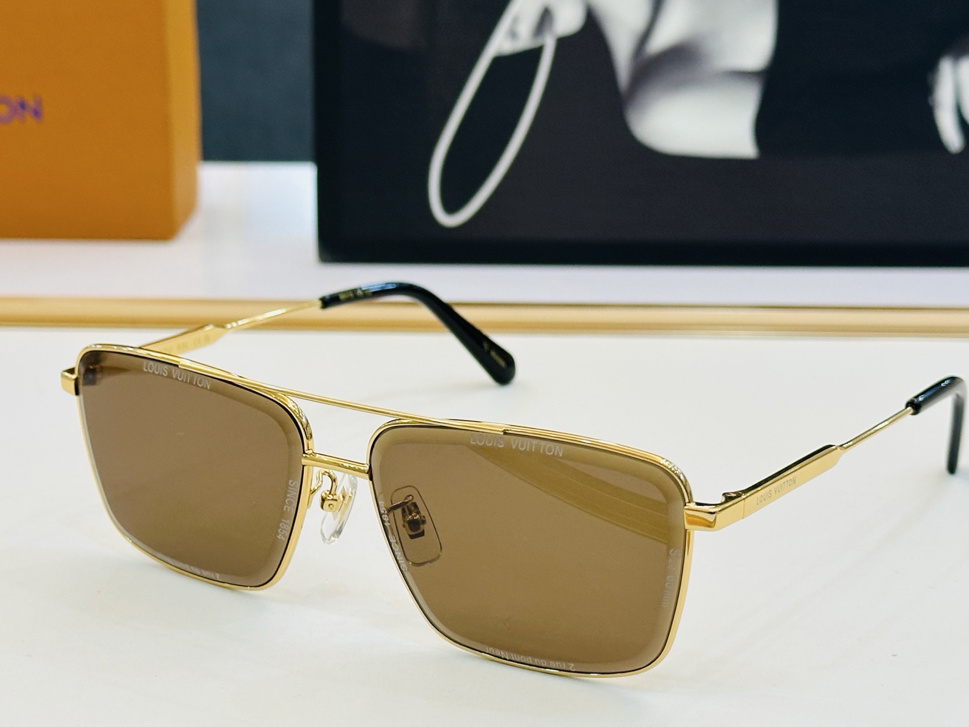 路易家 LOUIS *VUITON 原单高品质 Model Z2627U  高端货 Size：60口13