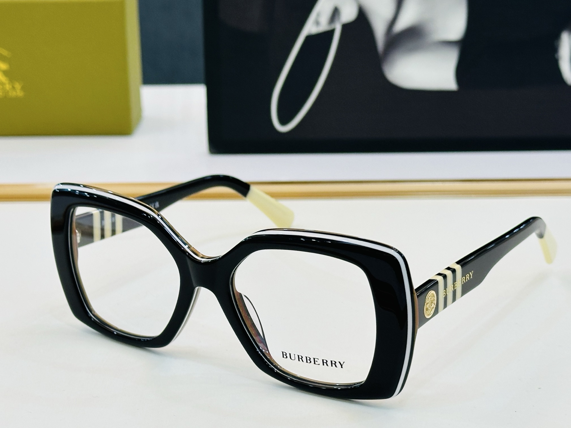 新款 BURBERR*🔻巴家 BE2445  百搭镜架Size：53口19-145 高品质 到货 🌲🌲🌲