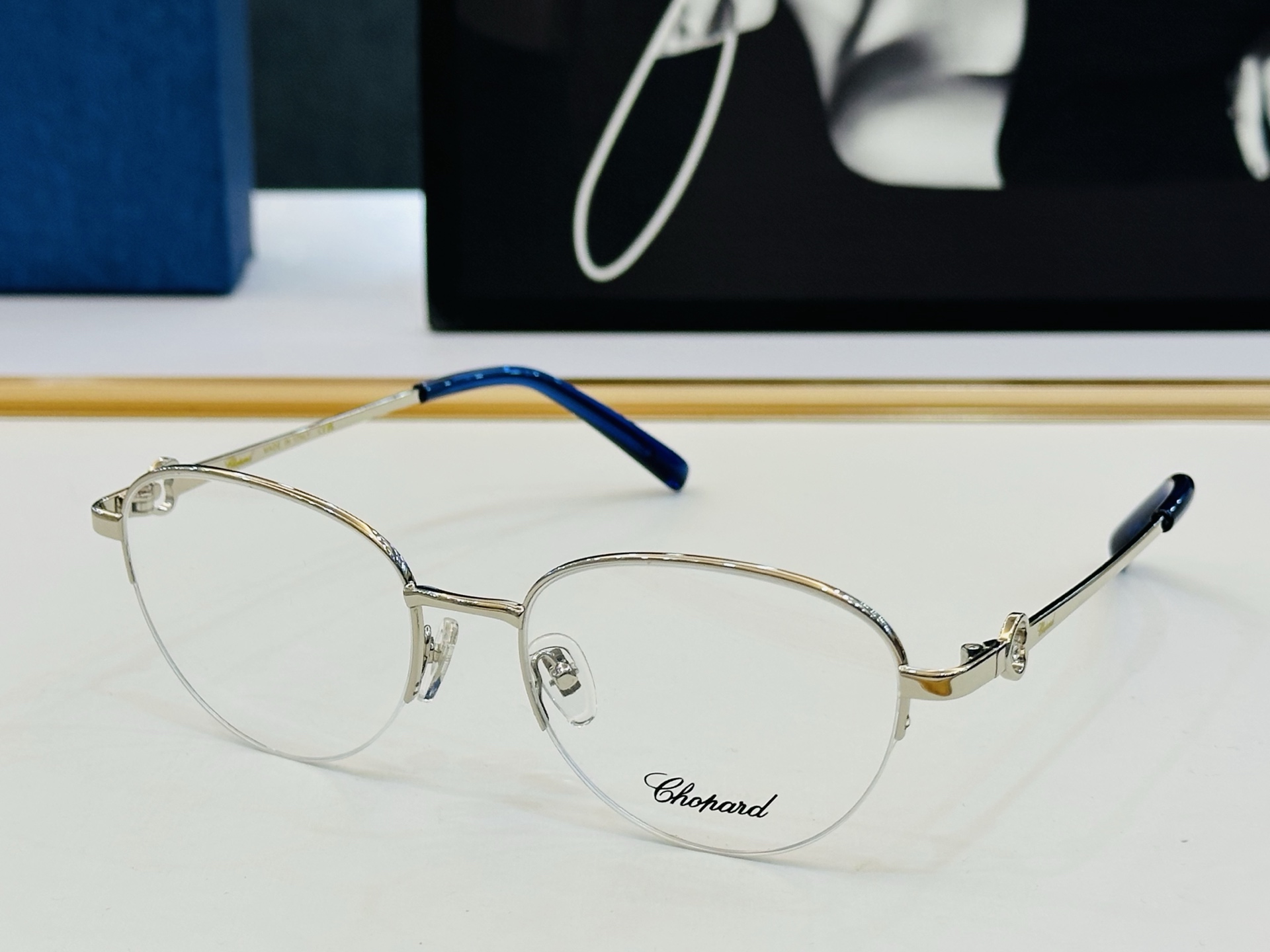 原版 ChoPard肖邦 MODEL VCHF37J Size：54口19-145 以现代时尚的设计风格