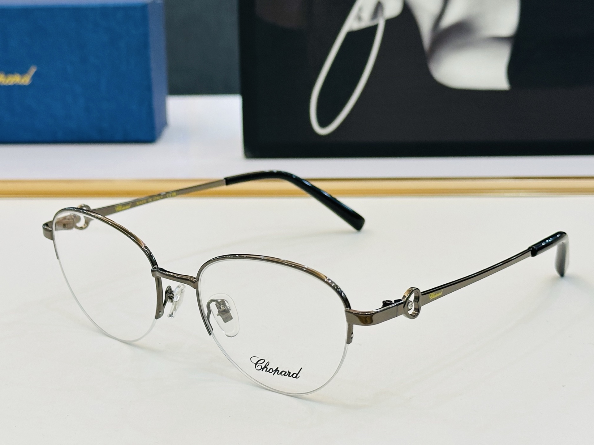 NO:373183,Original Chopard Chopin MODEL: VCHF37J Size54-hole 19-145 In modern and fashionable design style b light distribution rack Glasses sunglasses, glasses, chopard19860909原版 Chopard肖邦 MODEL: VCHF37J Size54口19-145 以现代时尚的设计风格 b配光架 眼镜墨镜太阳镜,眼镜,chopard,glasses