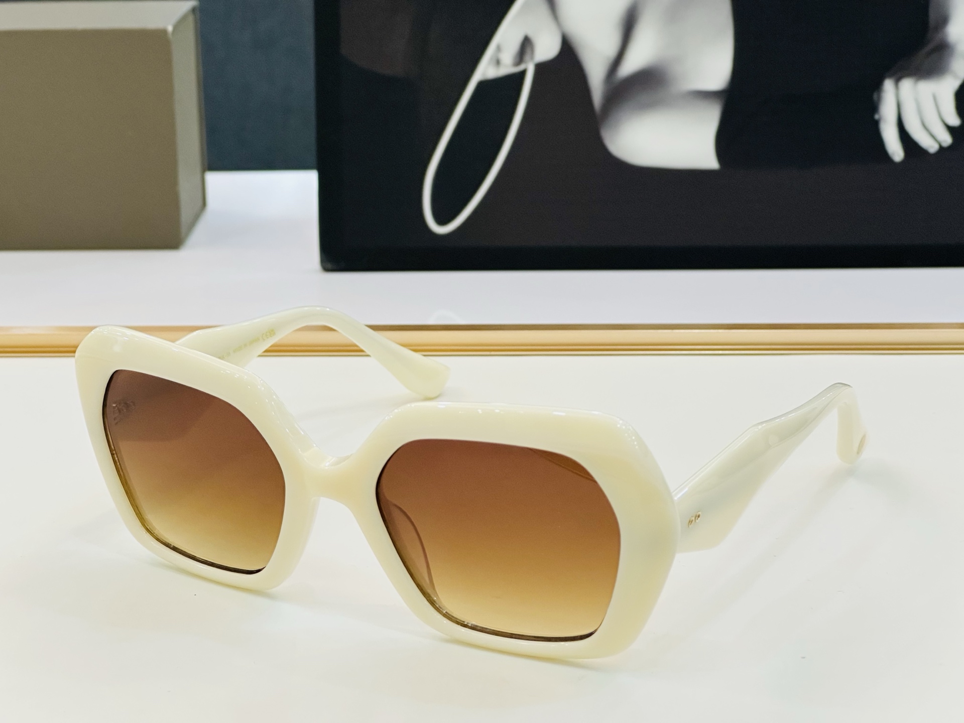 官网款 DlT* 迪塔 DTS724   Size：55口21-145 意大利最新原单货 得意得意男款太