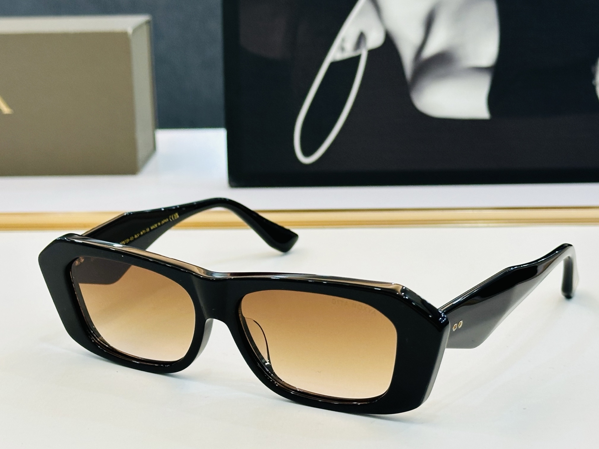 官网款 DlT* 迪塔 DTS725    Size：55口14-145 意大利最新原单货 得意得意男款