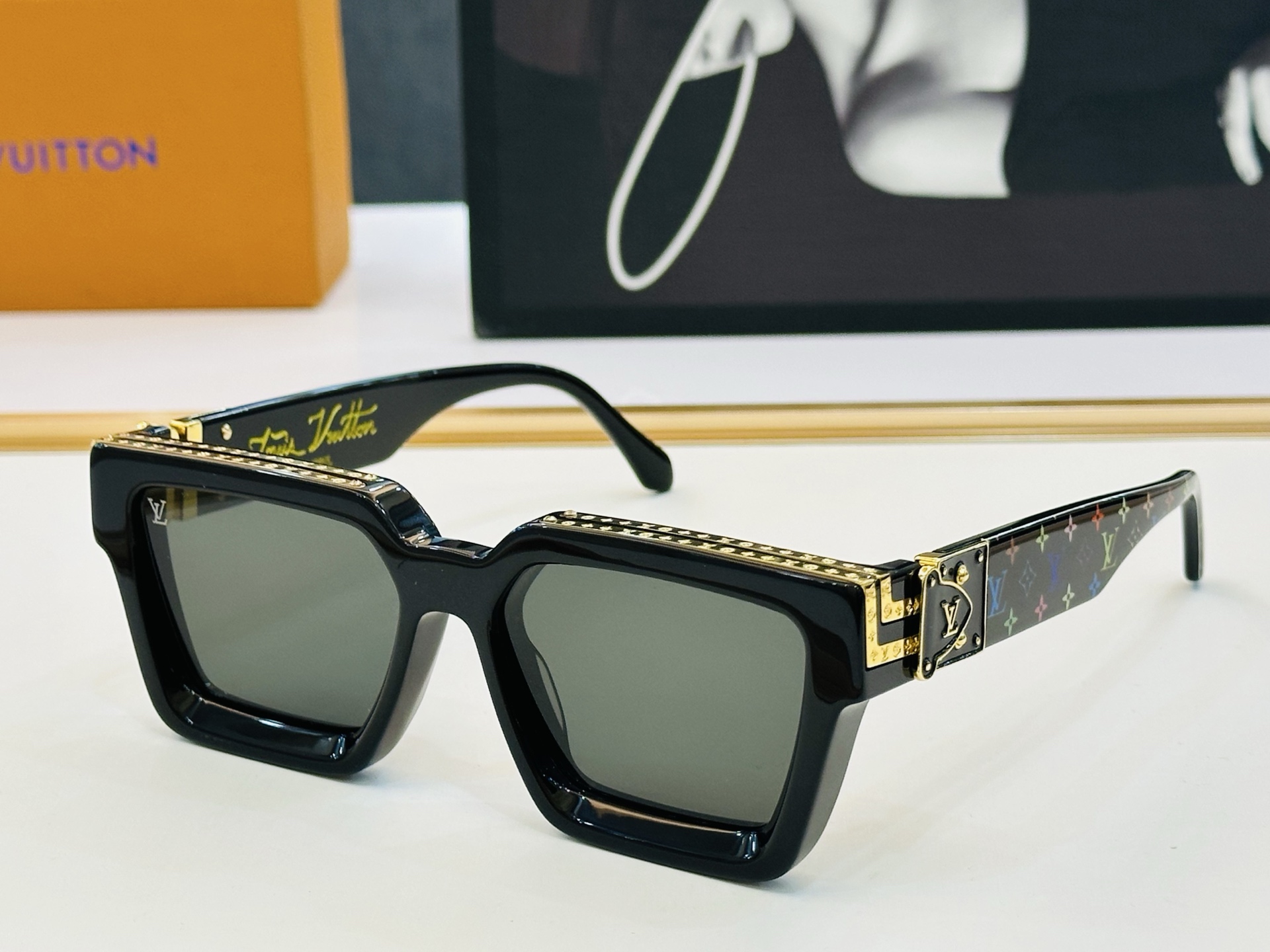 NO:373204,Louis Z96006WN Size56 17 Vibrant Shows unique personality Shows you b High quality Glasses Sunglasses Sunglasses, Glasses, louis vuitton19860909路易家 Z96006WN Size56口17 充满活力的 展现独特个性展现大气的你 b高品质 眼镜墨镜太阳镜,眼镜,louis vuitton,glasses