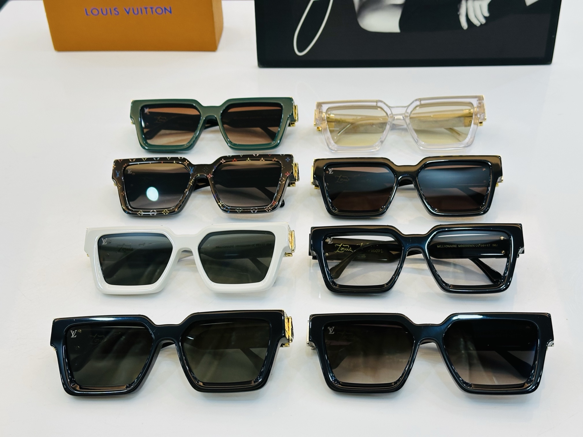 路易家 🎩Z96006WN Size：56口17 充满活力的 展现独特个性🌟展现大气的你 b高品质 👍👍