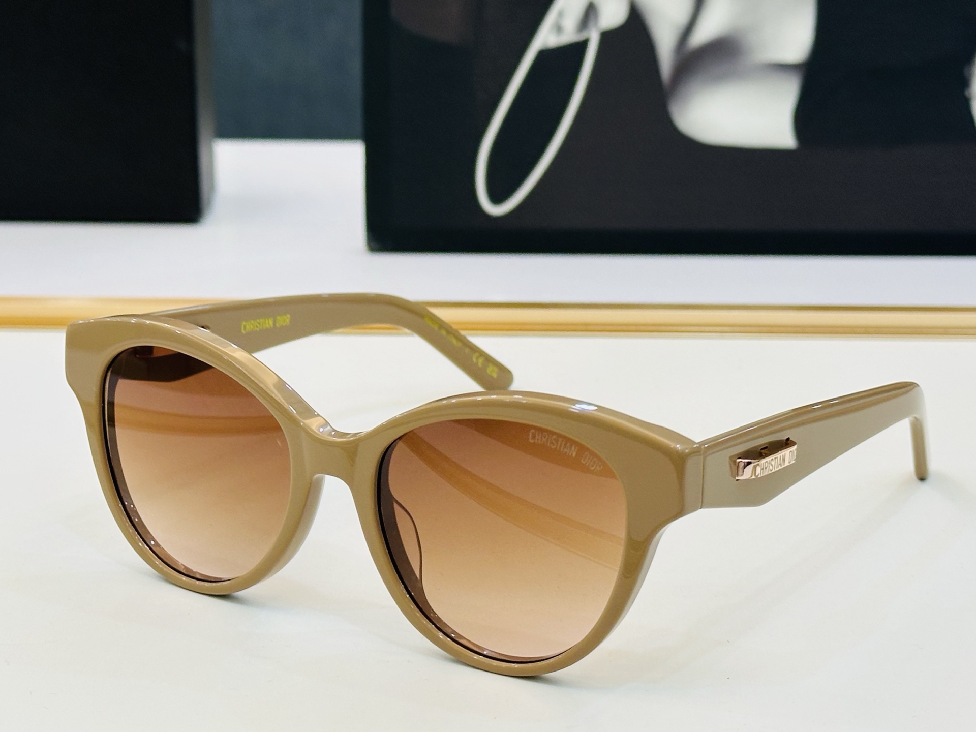 🔻🔻🔻DIO* CDICon B2I 迪家 Size：51口18-140 😎🔆。。搭配镜腿精致配饰 C官