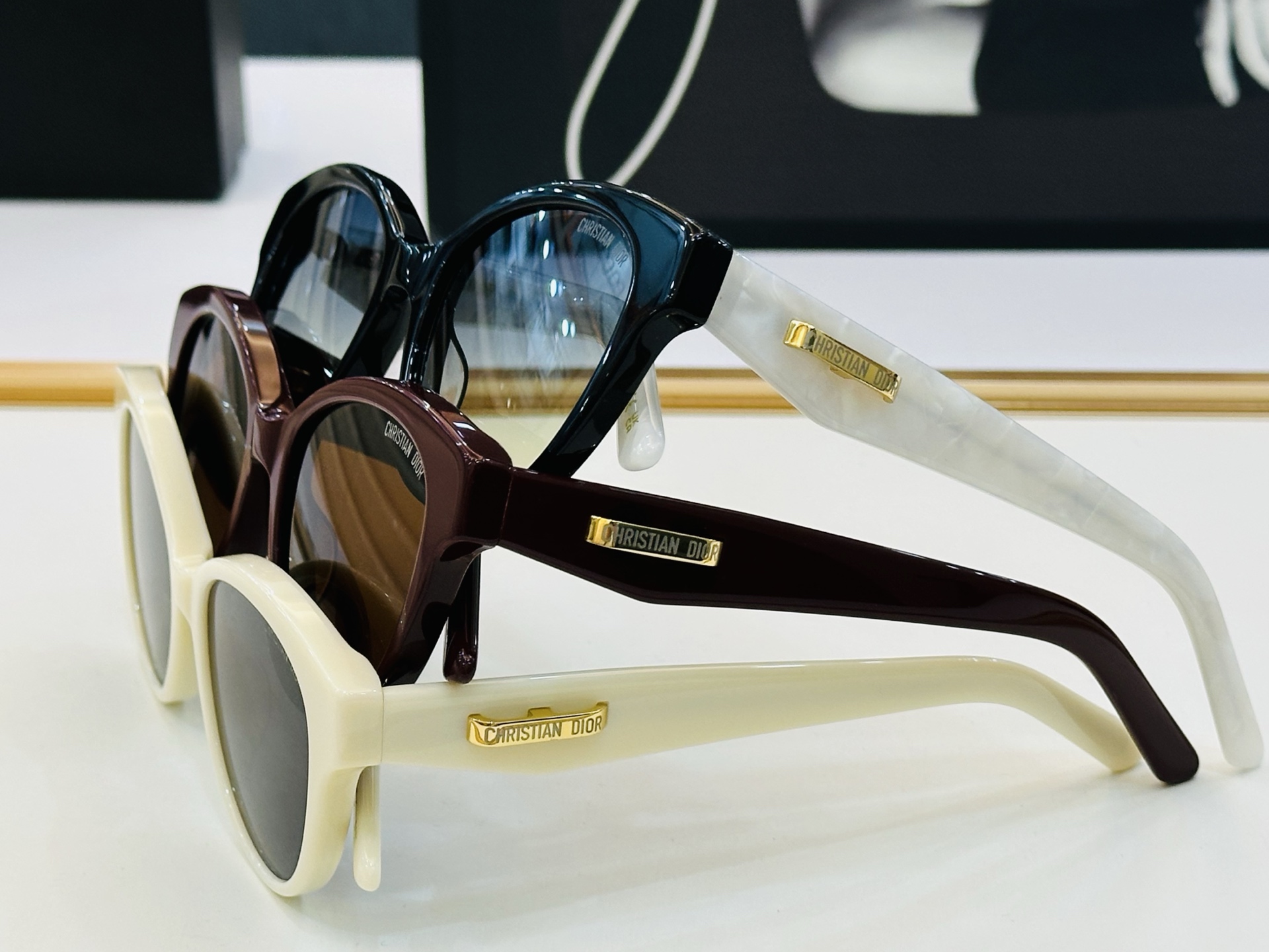 🔻🔻🔻DIO* CDICon B2I 迪家 Size：51口18-140 😎🔆。。搭配镜腿精致配饰 C官