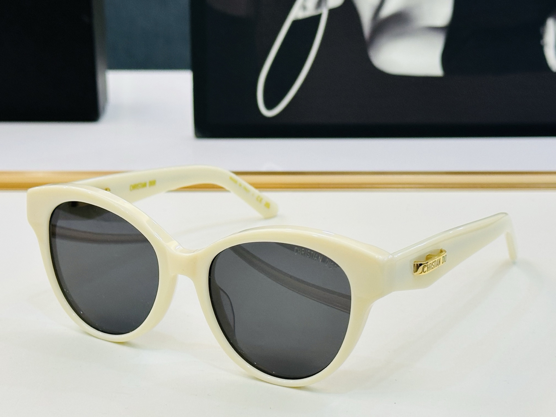 🔻🔻🔻DIO* CDICon B2I 迪家 Size：51口18-140 😎🔆。。搭配镜腿精致配饰 C官