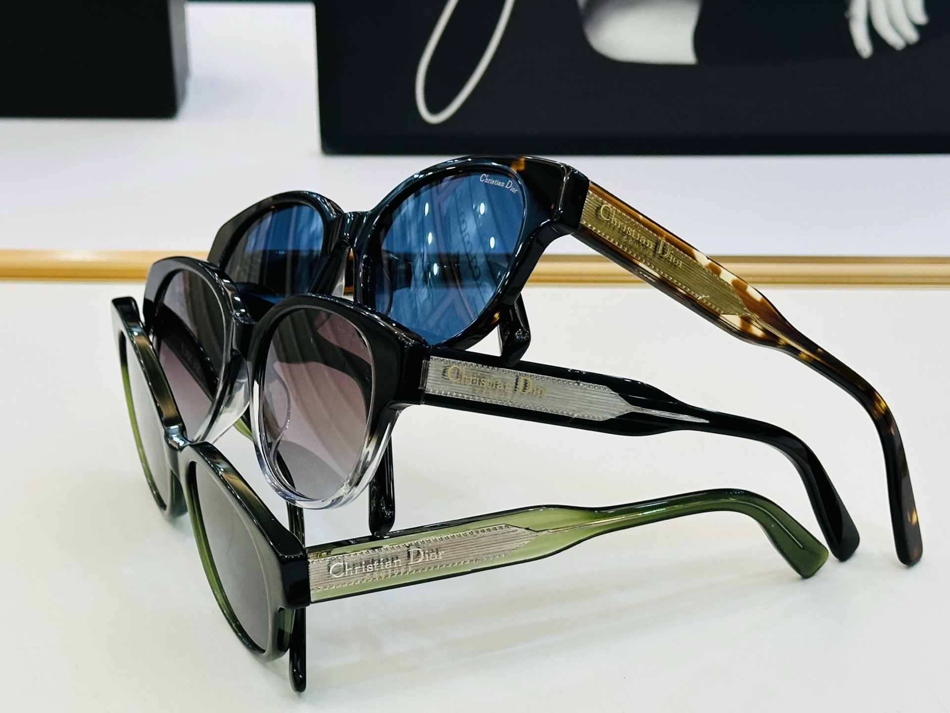 🔻🔻🔻DIO* CDICon R1F 迪家 Size：53口19-145 😎🔆。。搭配镜腿精致配饰 C官