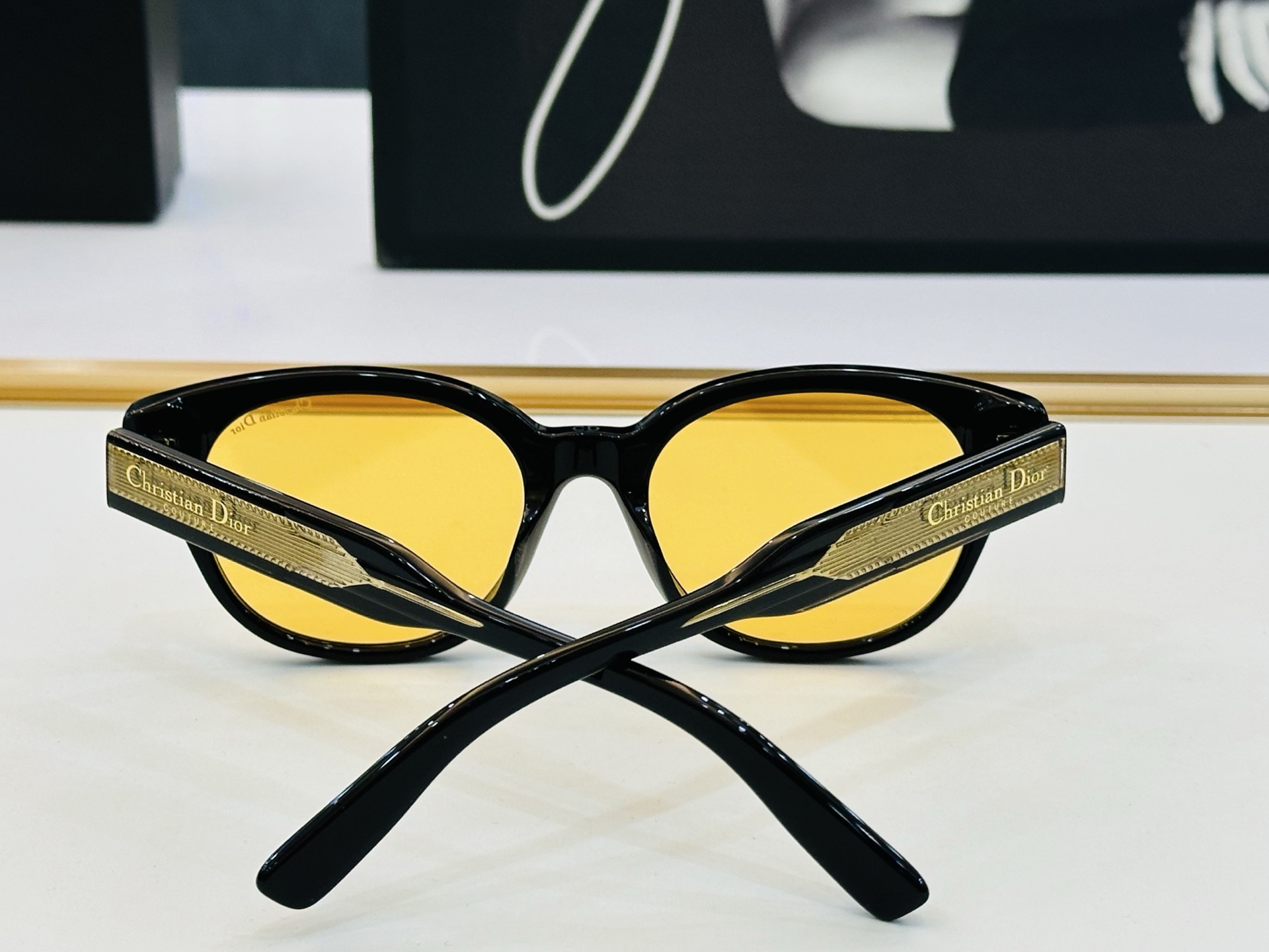 🔻🔻🔻DIO* CDICon R1F 迪家 Size：53口19-145 😎🔆。。搭配镜腿精致配饰 C官