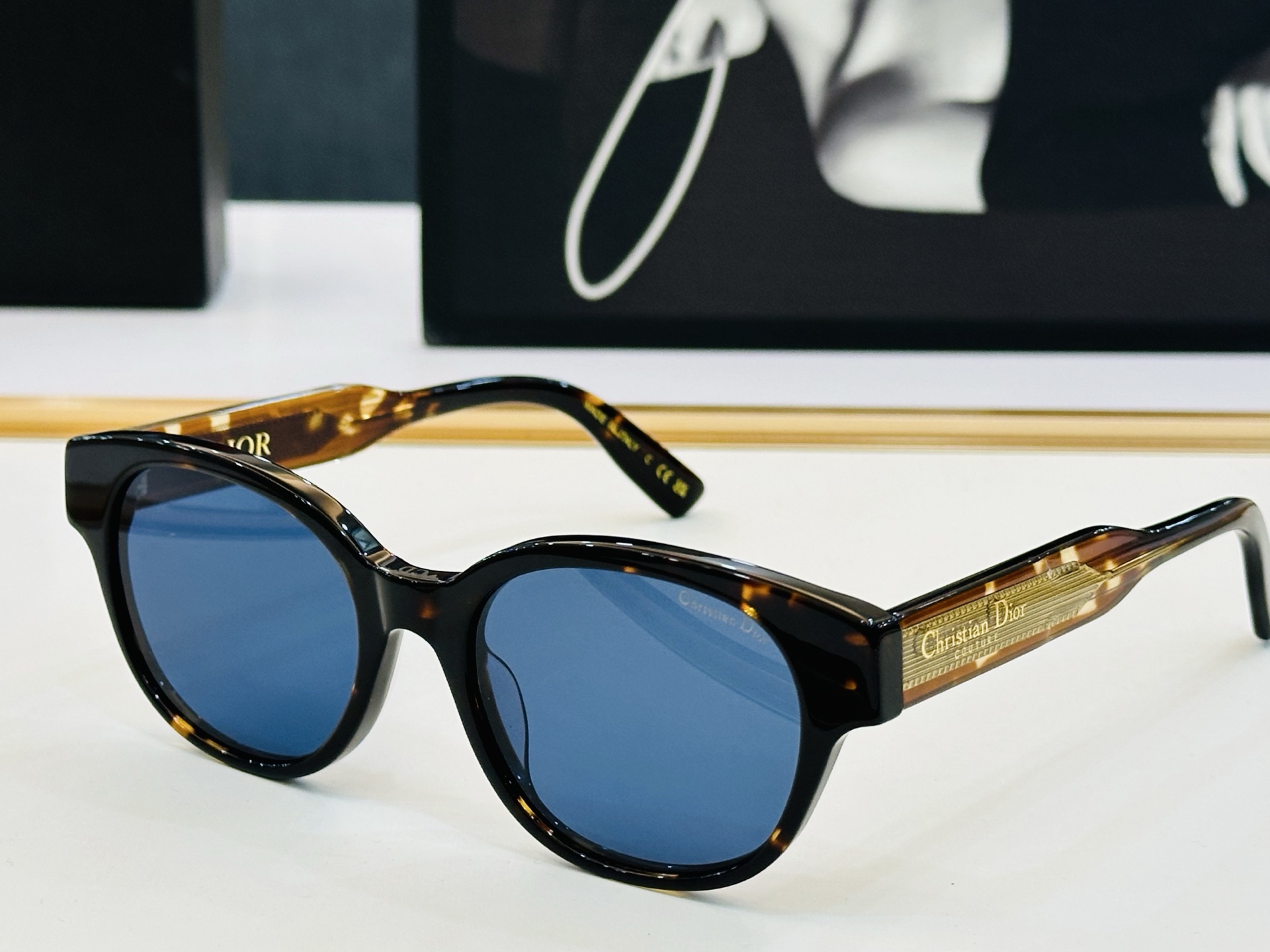 🔻🔻🔻DIO* CDICon R1F 迪家 Size：53口19-145 😎🔆。。搭配镜腿精致配饰 C官