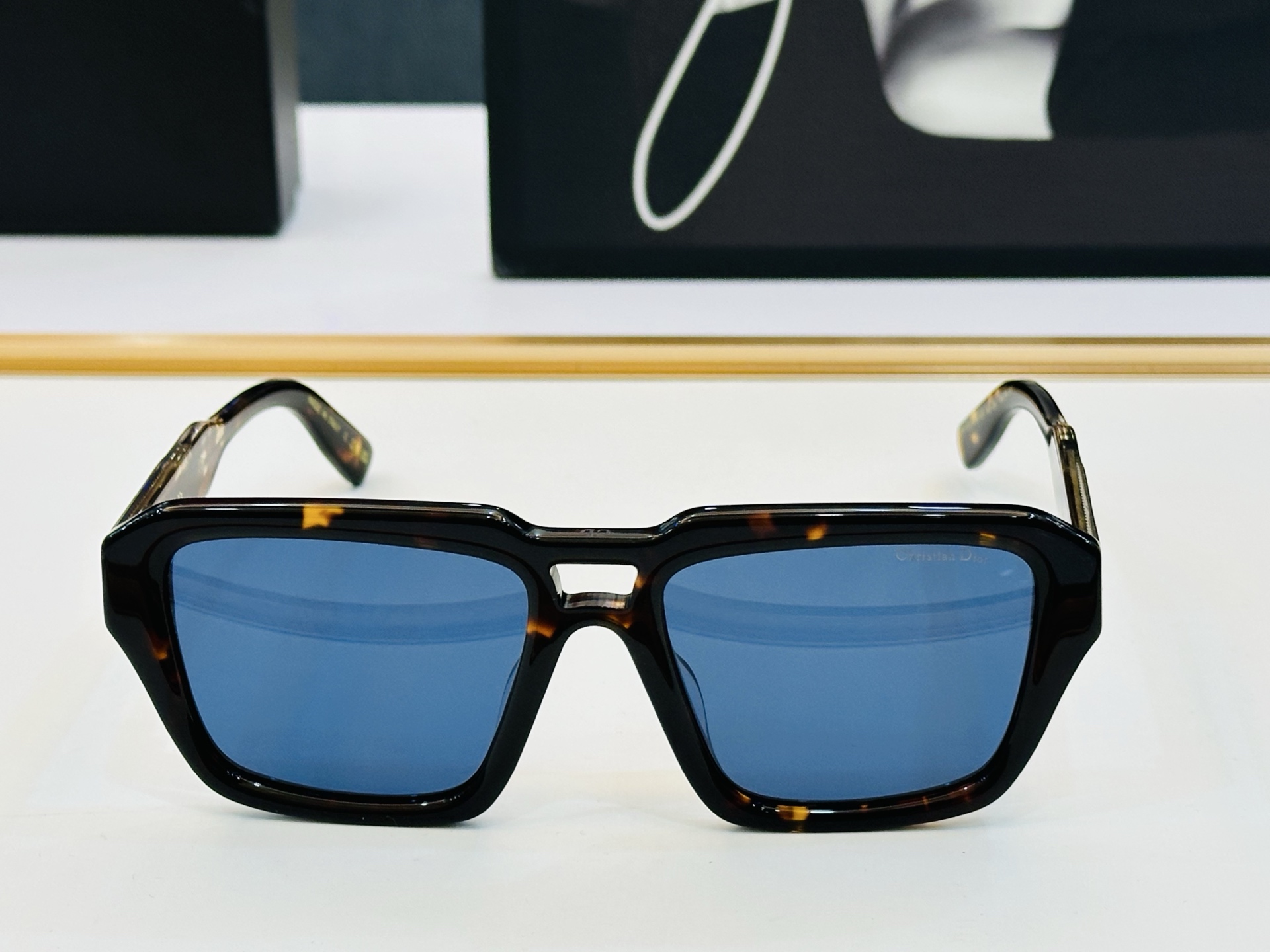 🔻🔻🔻DIO* CDICon R2F 迪家 Size：56口19-145 😎🔆。。搭配镜腿精致配饰 C官