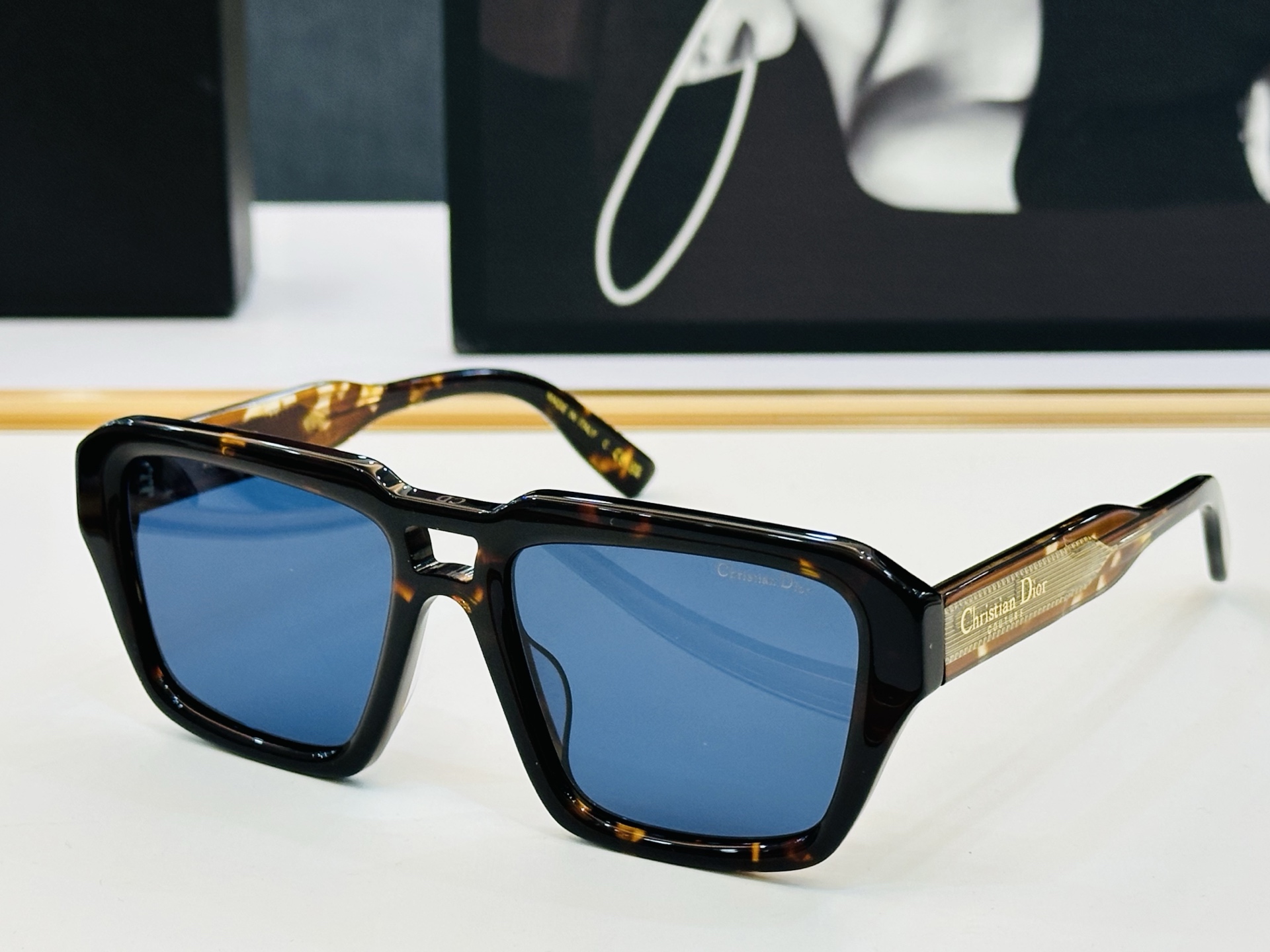 🔻🔻🔻DIO* CDICon R2F 迪家 Size：56口19-145 😎🔆。。搭配镜腿精致配饰 C官