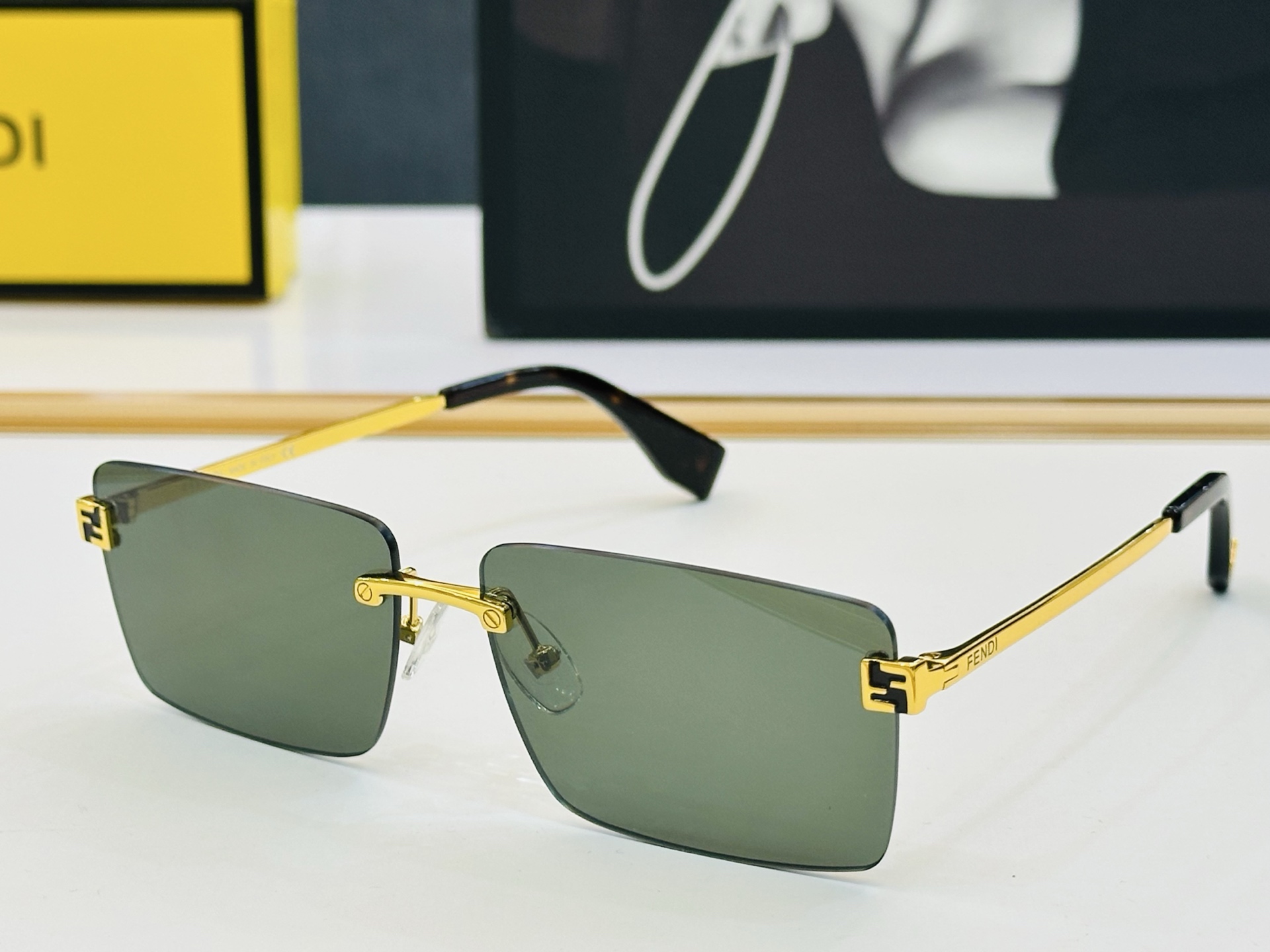 官网款 FenD* 芬家 原单时尚拉风太阳镜 FE40165U Size：60口14-140 F最好搭配