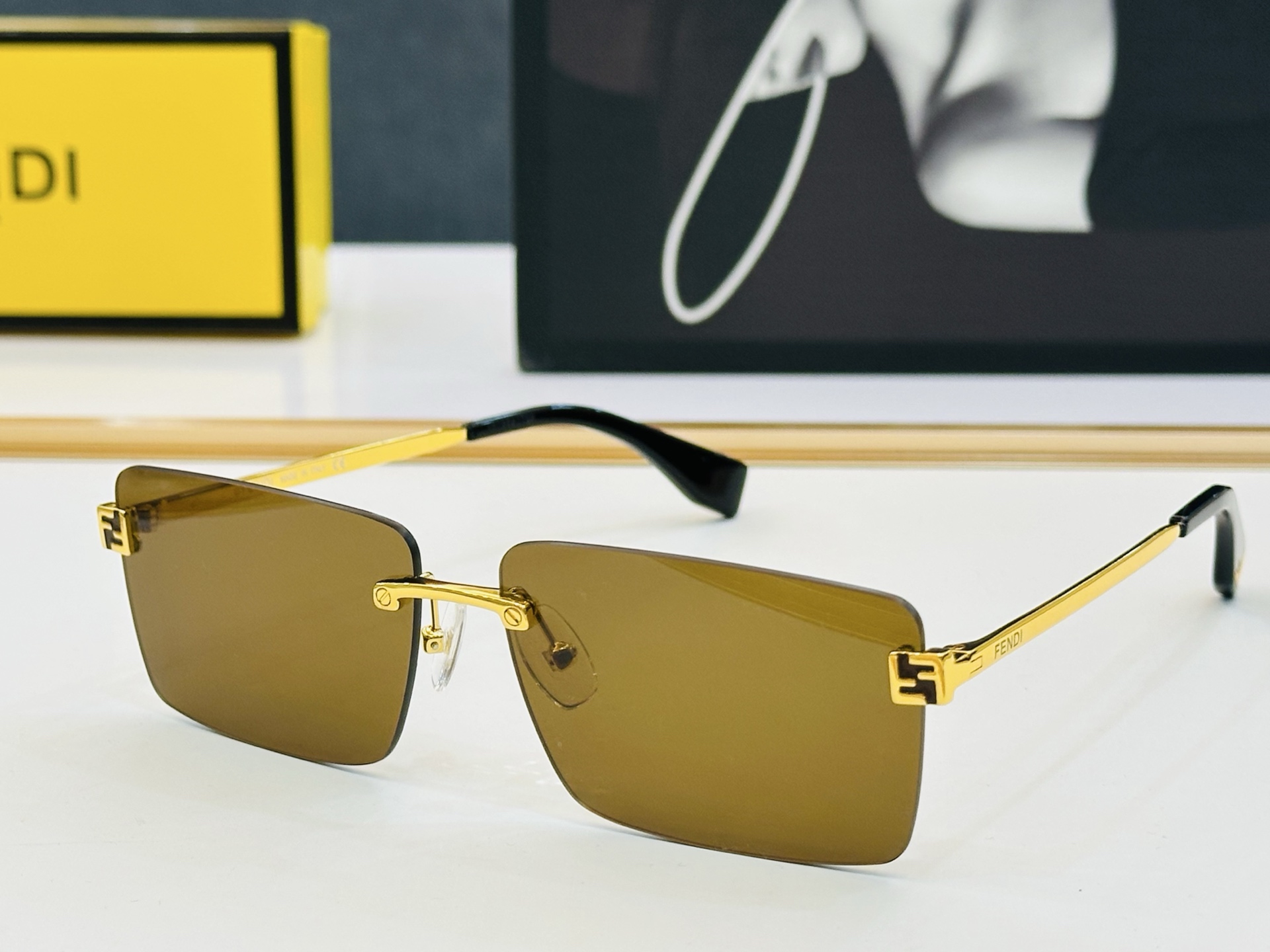 官网款 FenD* 芬家 原单时尚拉风太阳镜 FE40165U Size：60口14-140 F最好搭配