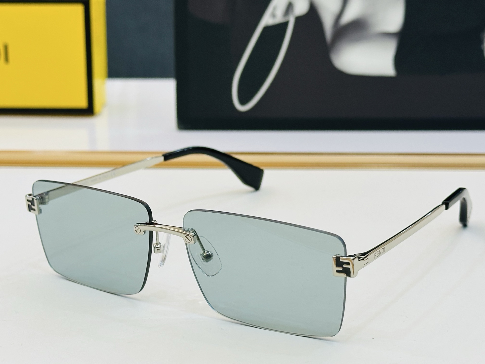 官网款 FenD* 芬家 原单时尚拉风太阳镜 FE40165U Size：60口14-140 F最好搭配