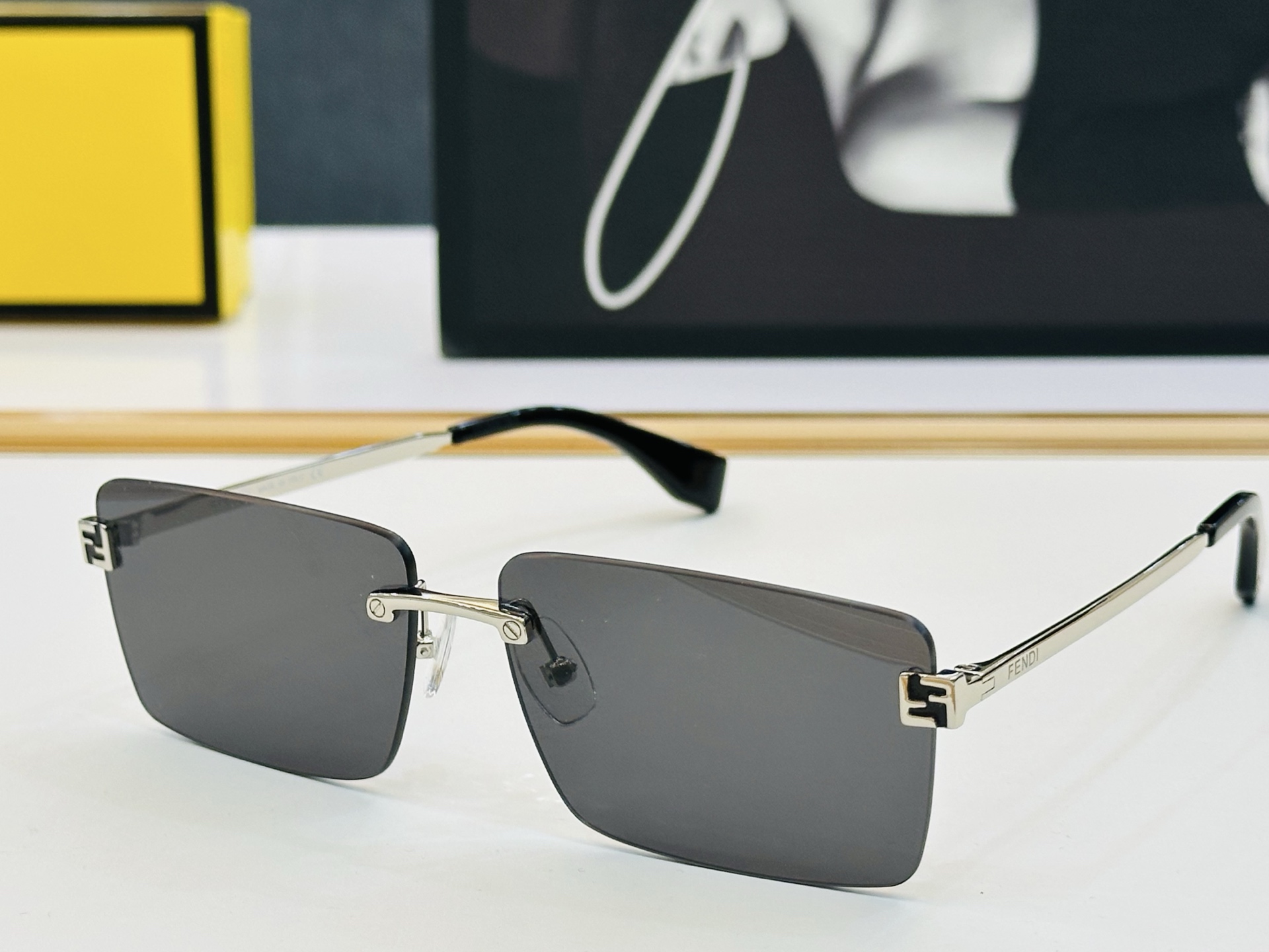 官网款 FenD* 芬家 原单时尚拉风太阳镜 FE40165U Size：60口14-140 F最好搭配