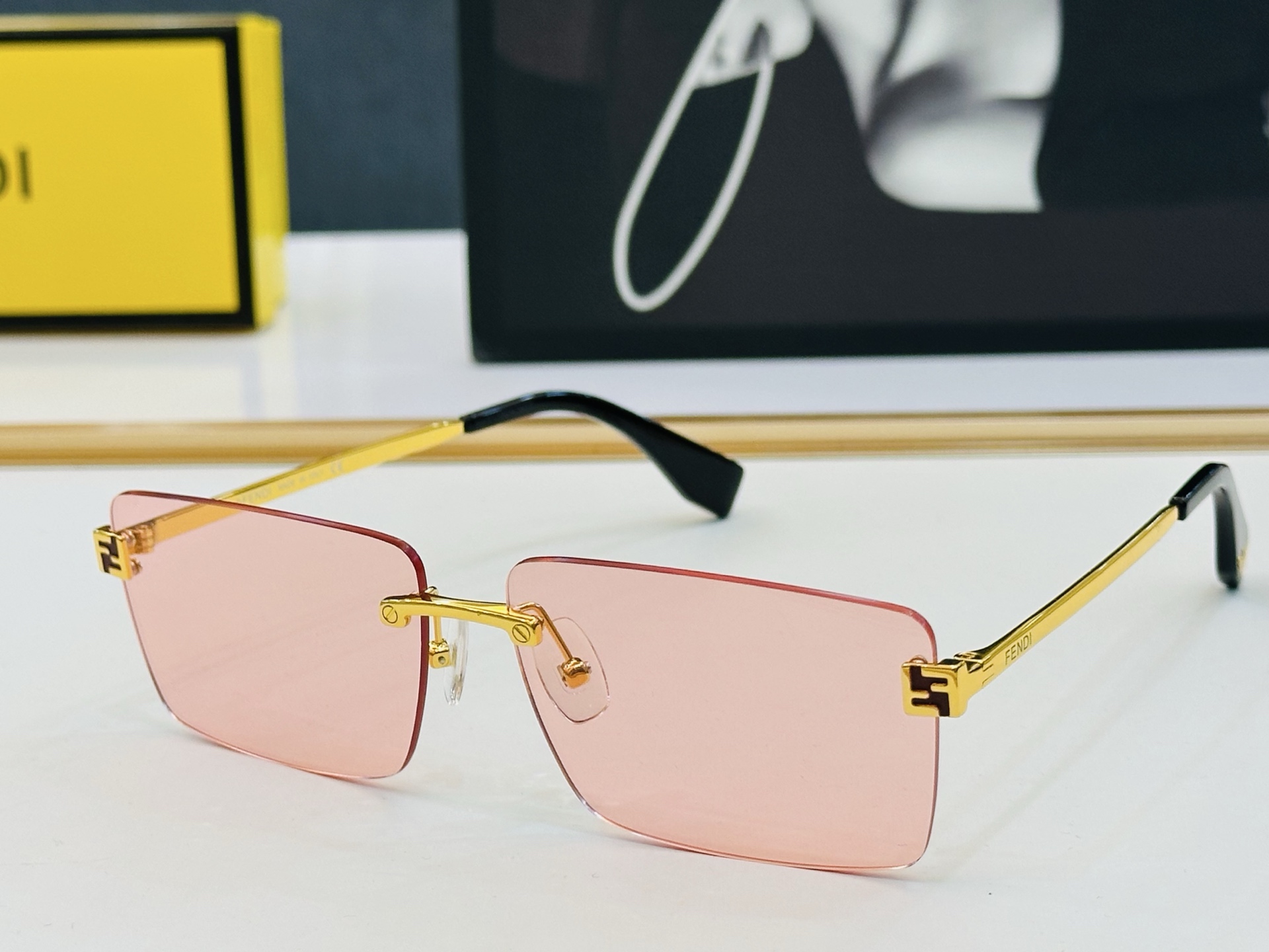 官网款 FenD* 芬家 原单时尚拉风太阳镜 FE40165U Size：60口14-140 F最好搭配