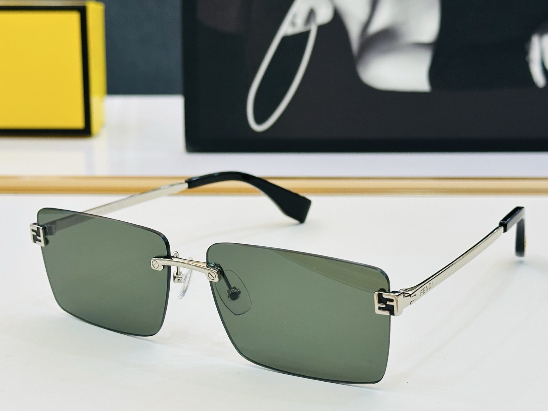 官网款 FenD* 芬家 原单时尚拉风太阳镜 FE40165U Size：60口14-140 F最好搭配