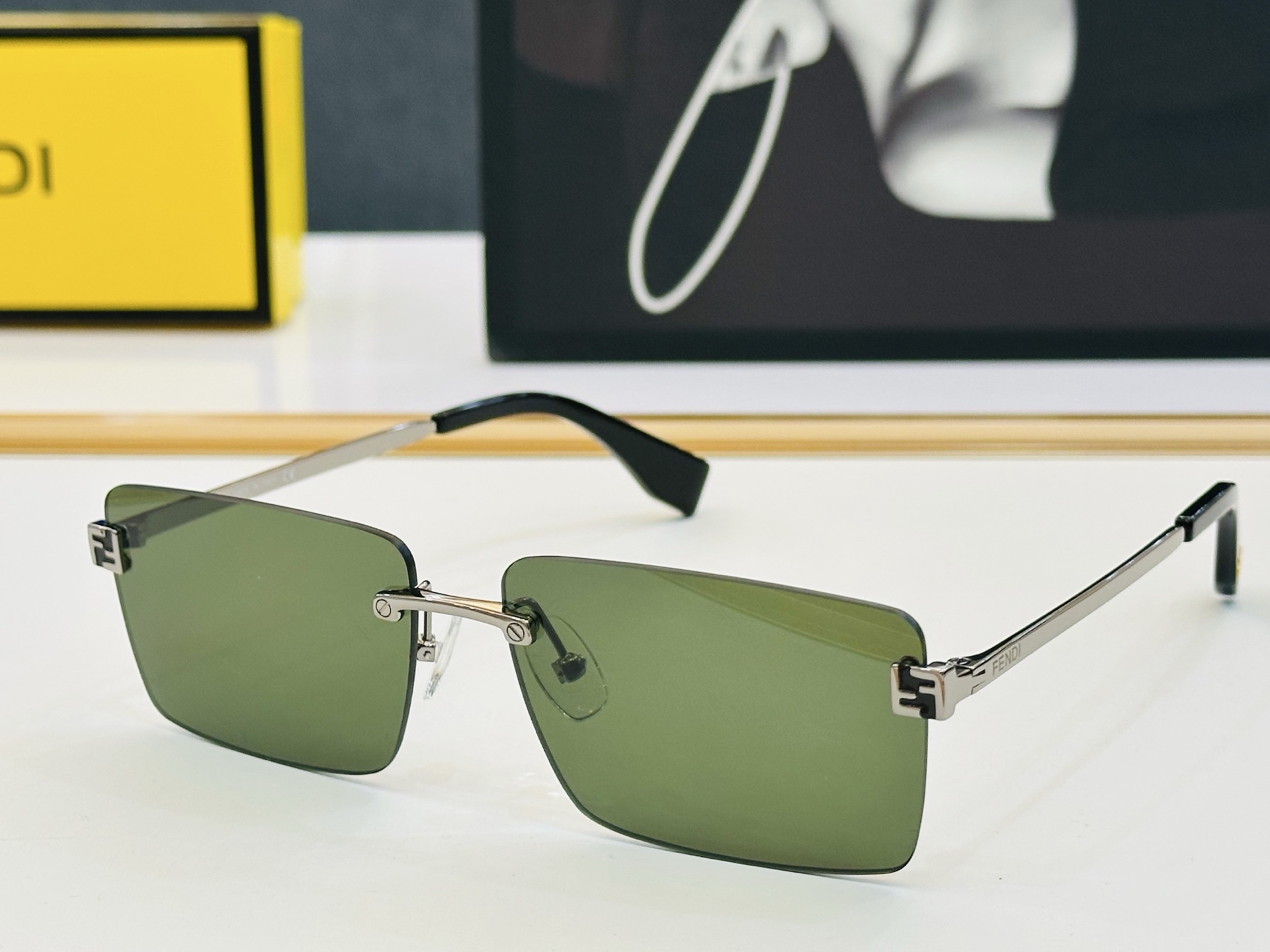 官网款 FenD* 芬家 原单时尚拉风太阳镜 FE40165U Size：60口14-140 F最好搭配