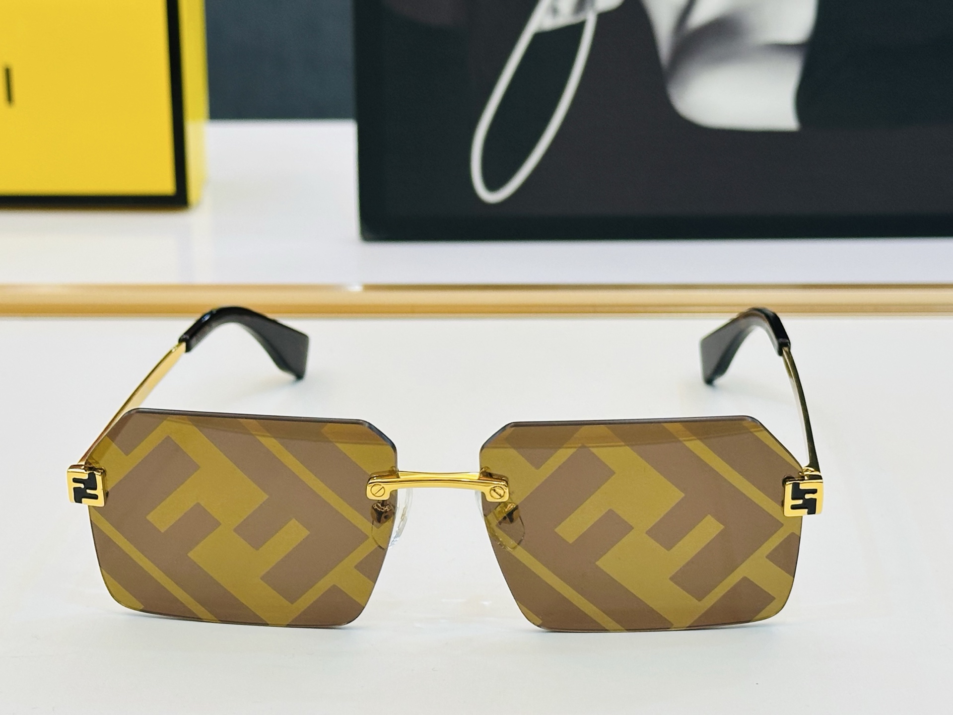 官网款 FenD* 芬家 原单时尚拉风太阳镜 FE40043U Size：58口13-145  F最好搭