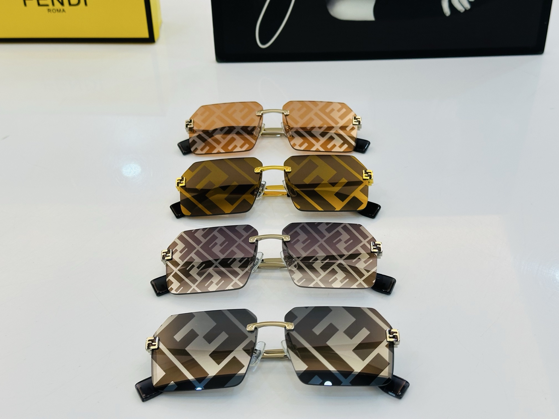 官网款 FenD* 芬家 原单时尚拉风太阳镜 FE40043U Size：58口13-145  F最好搭