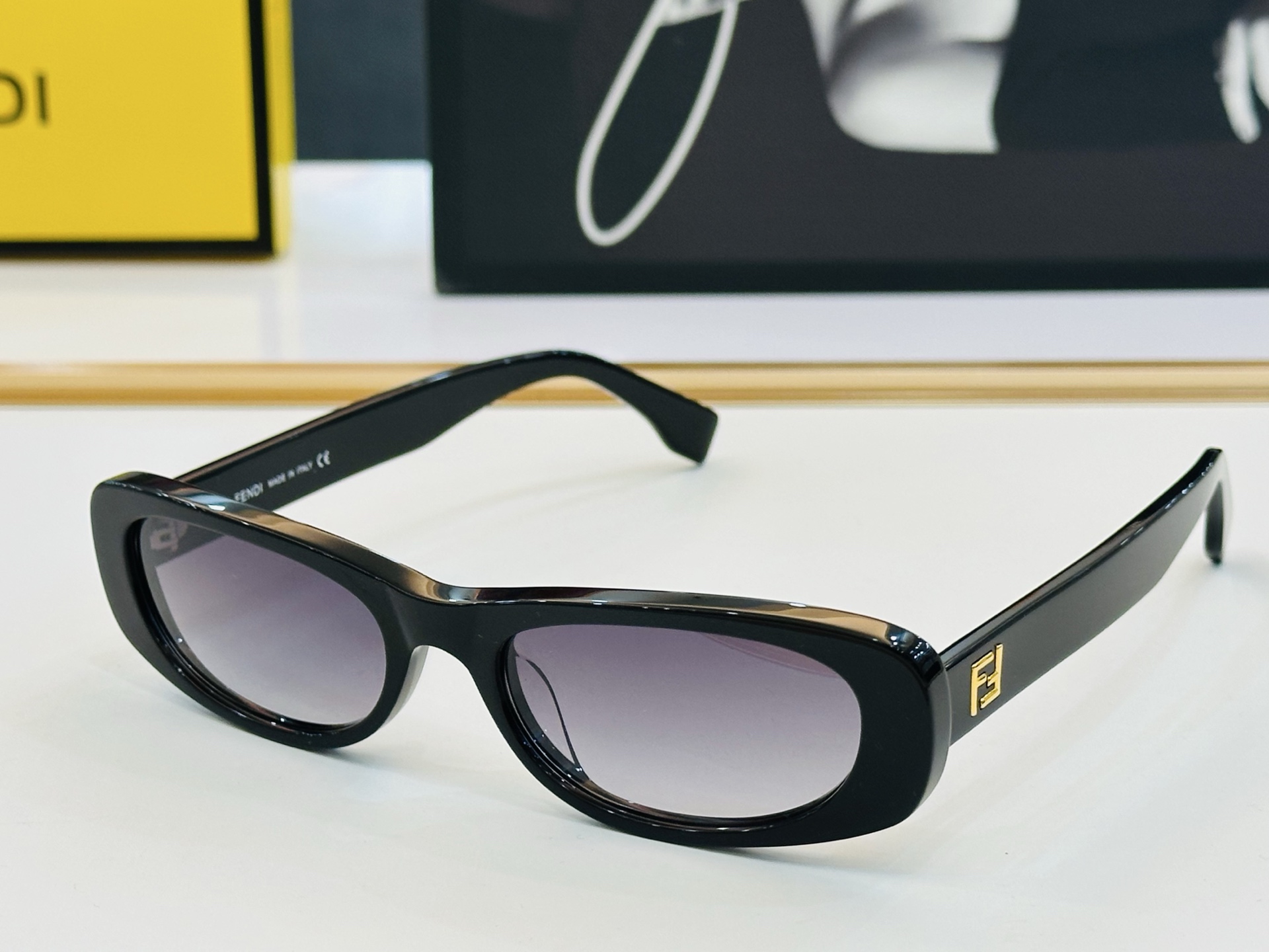 。新款FEND* FE40183 Size：53口19-145 🎁芬家 😀👏时尚经典  F太阳镜 
