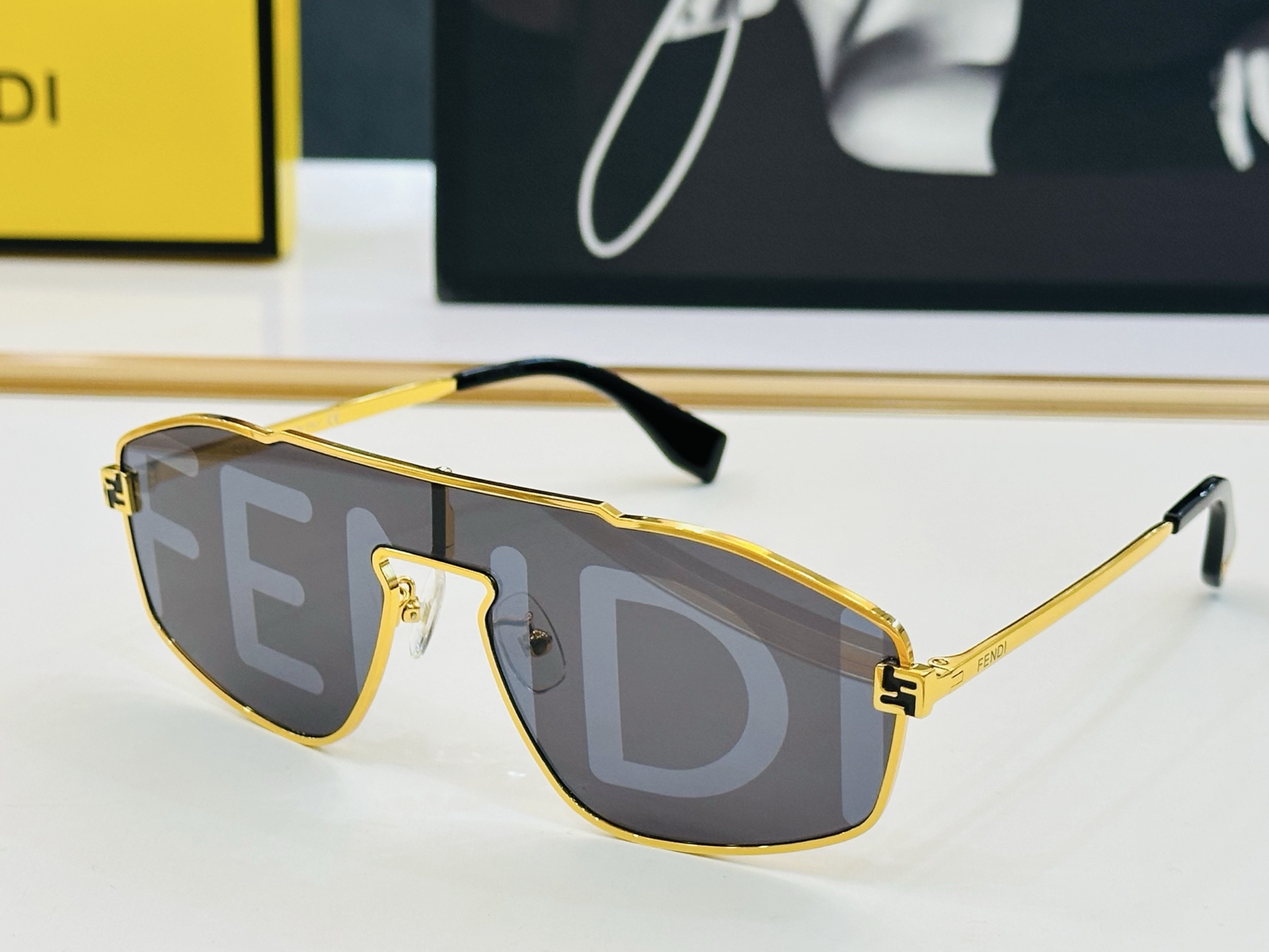 FEND* 芬家 FE40129U Size：145口1-145 👍👍标新立异 👄👄F 适合各种脸型 