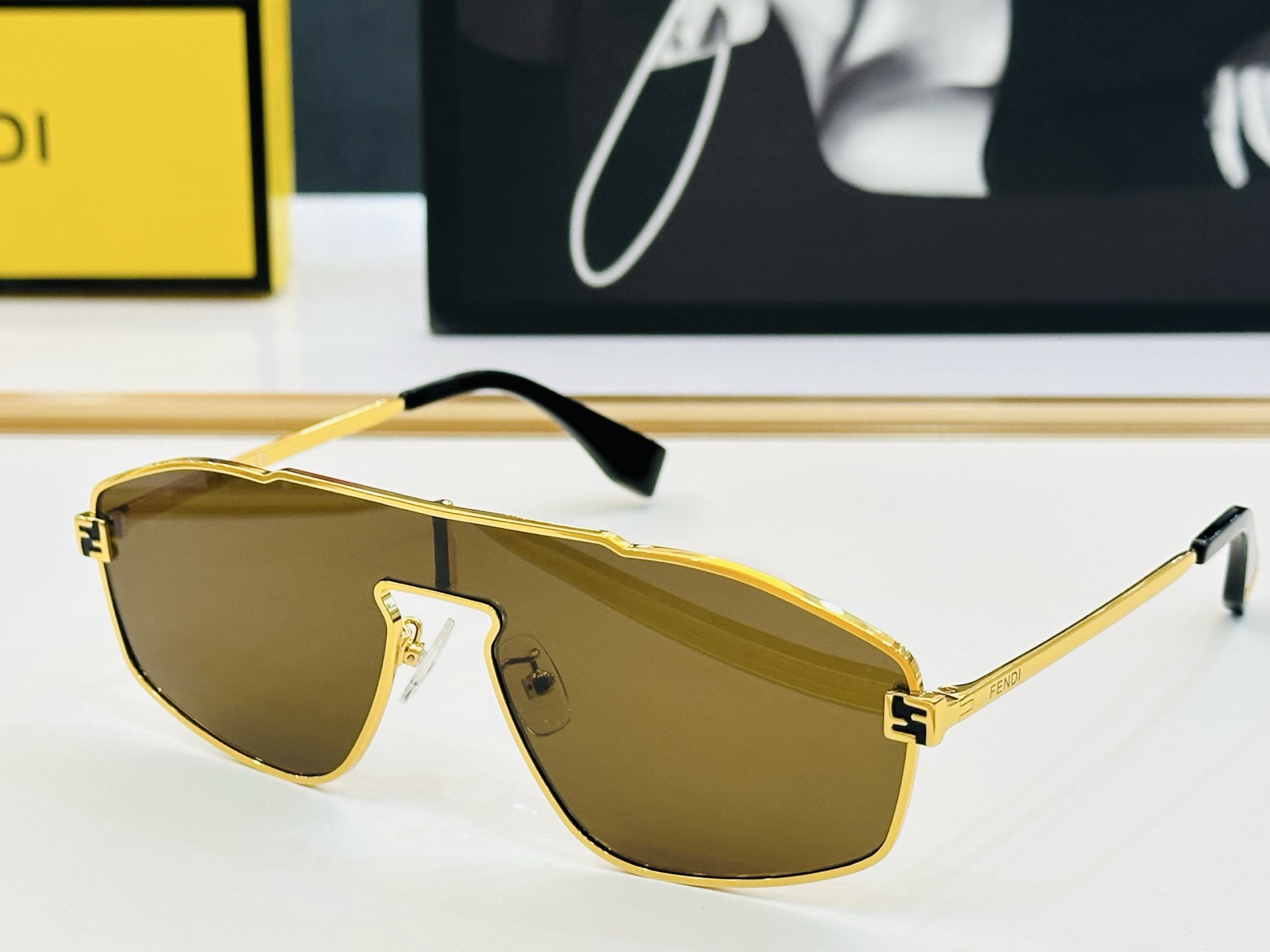 FEND* 芬家 FE40129U Size：145口1-145 👍👍标新立异 👄👄F 适合各种脸型 