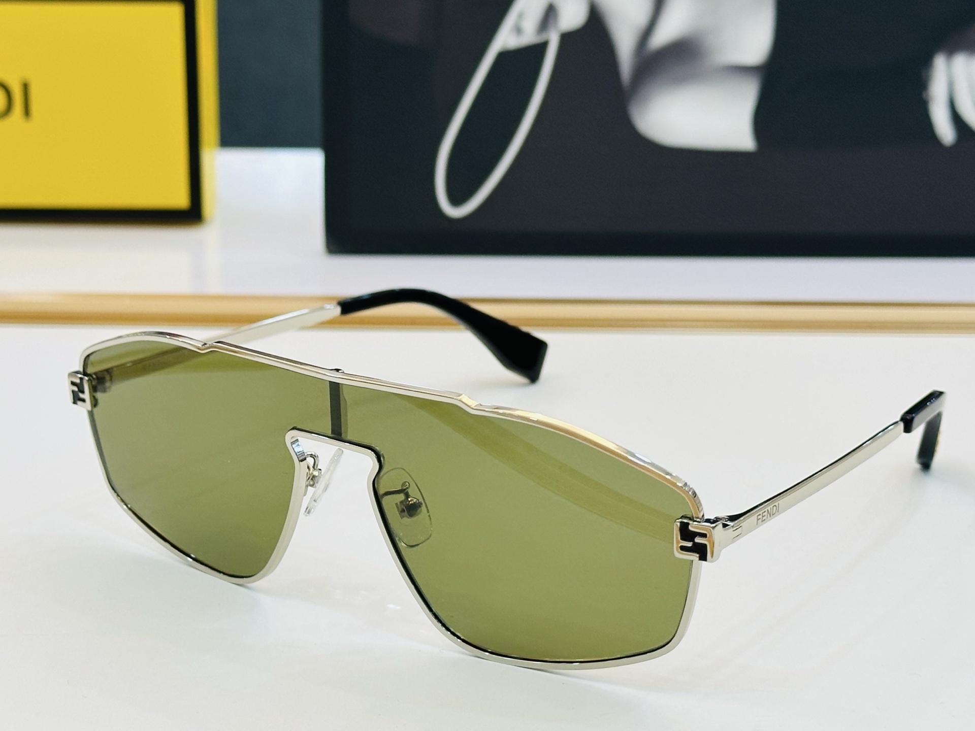 FEND* 芬家 FE40129U Size：145口1-145 👍👍标新立异 👄👄F 适合各种脸型 