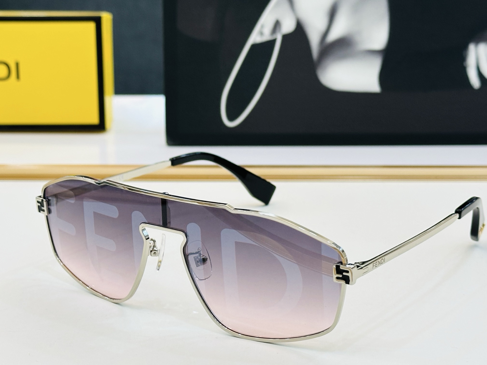 FEND* 芬家 FE40129U Size：145口1-145 👍👍标新立异 👄👄F 适合各种脸型 