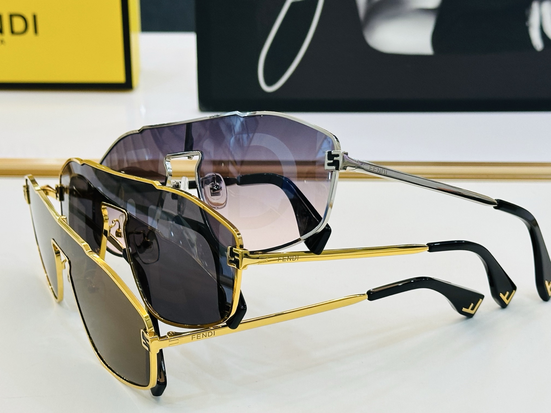 FEND* 芬家 FE40129U Size：145口1-145 👍👍标新立异 👄👄F 适合各种脸型 