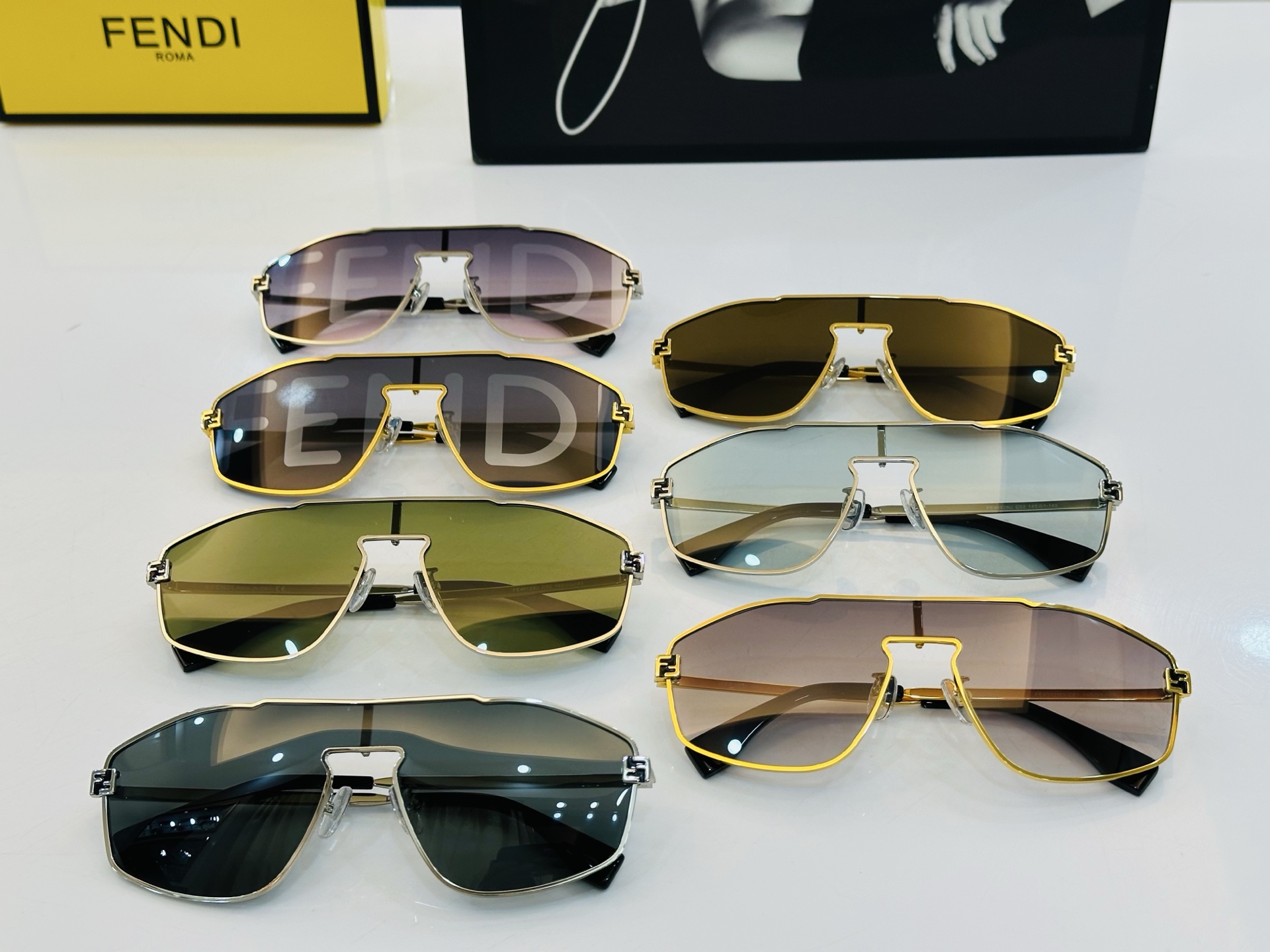 FEND* 芬家 FE40129U Size：145口1-145 👍👍标新立异 👄👄F 适合各种脸型 