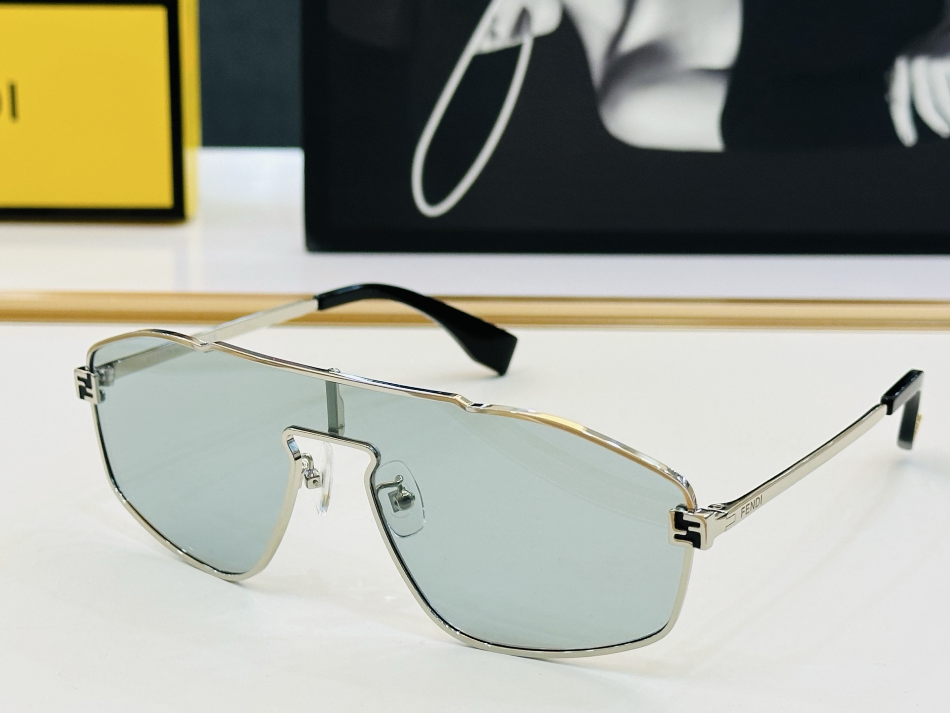 FEND* 芬家 FE40129U Size：145口1-145 👍👍标新立异 👄👄F 适合各种脸型 