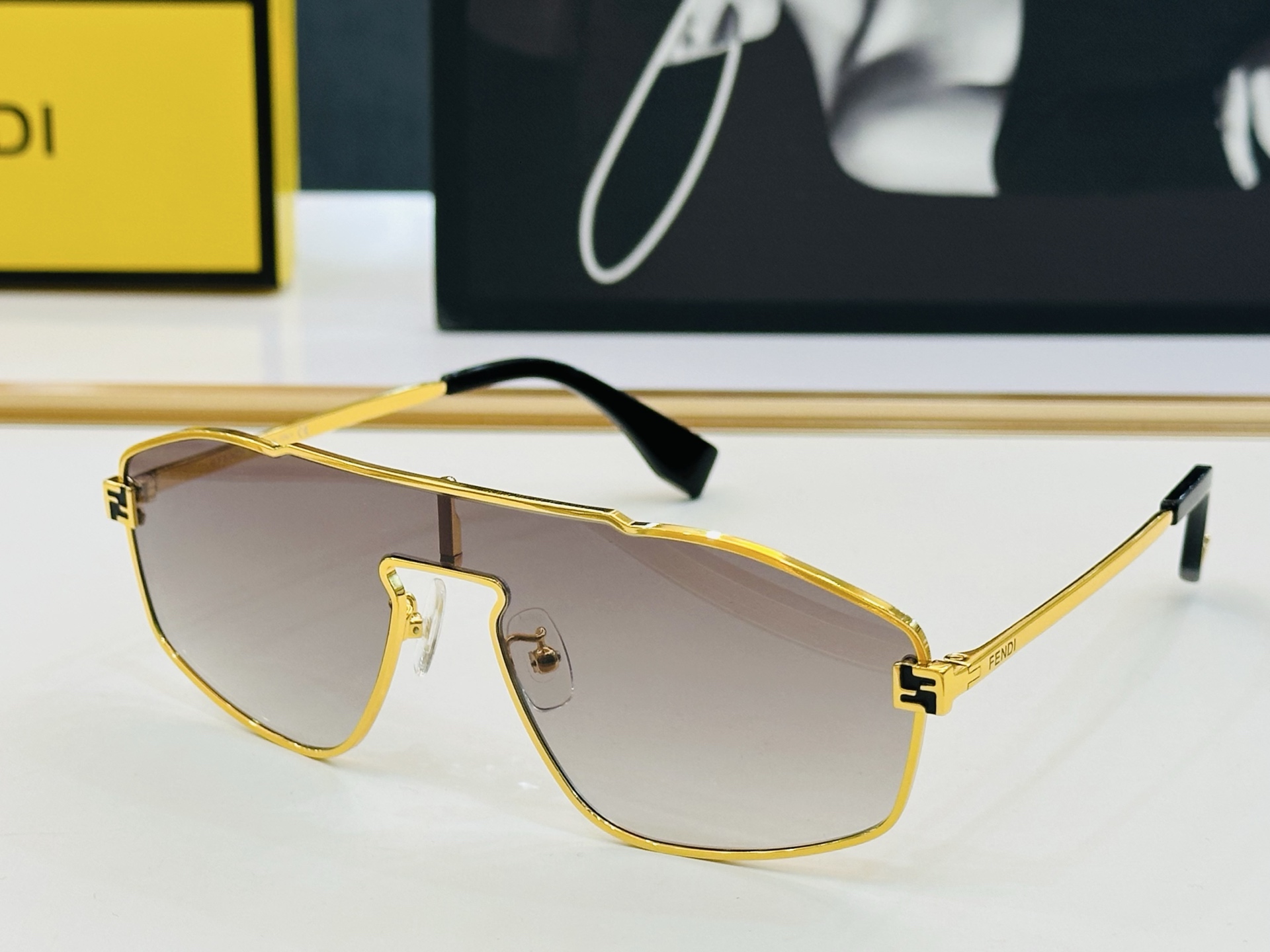 FEND* 芬家 FE40129U Size：145口1-145 👍👍标新立异 👄👄F 适合各种脸型 