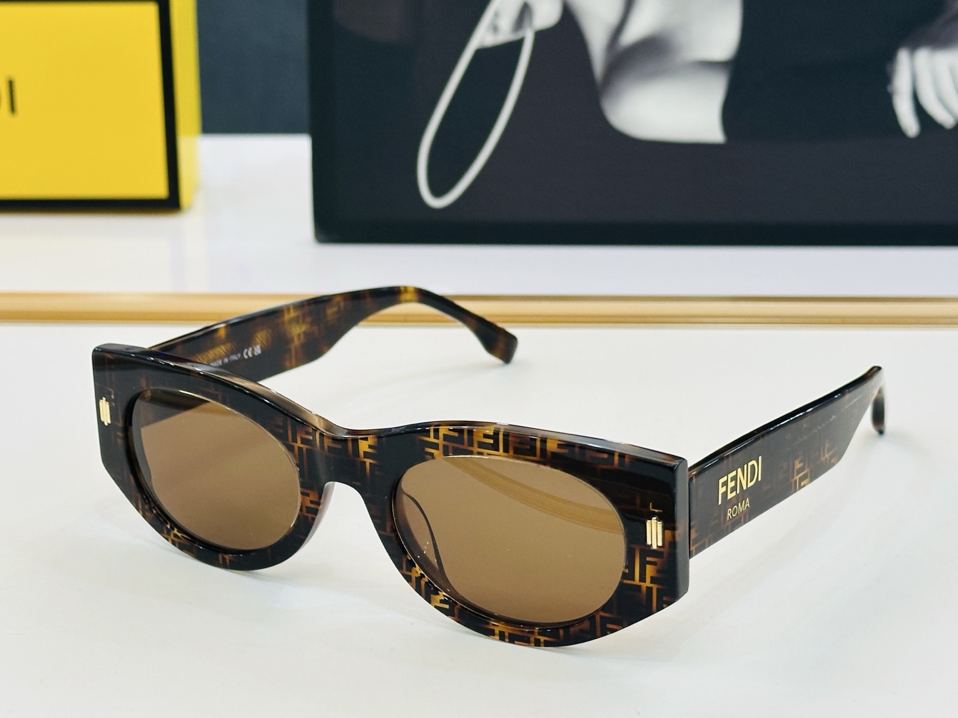 。新款FEND* FE  Size：50口23-145 🎁芬家 😀👏时尚经典  F太阳镜 
