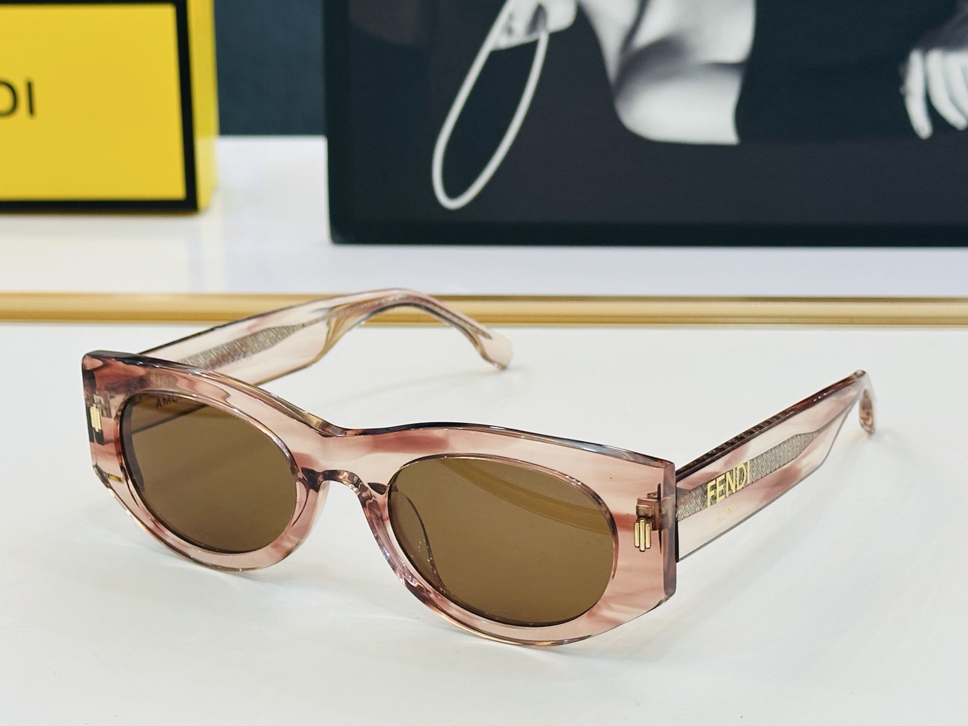 。新款FEND* FE  Size：50口23-145 🎁芬家 😀👏时尚经典  F太阳镜 
