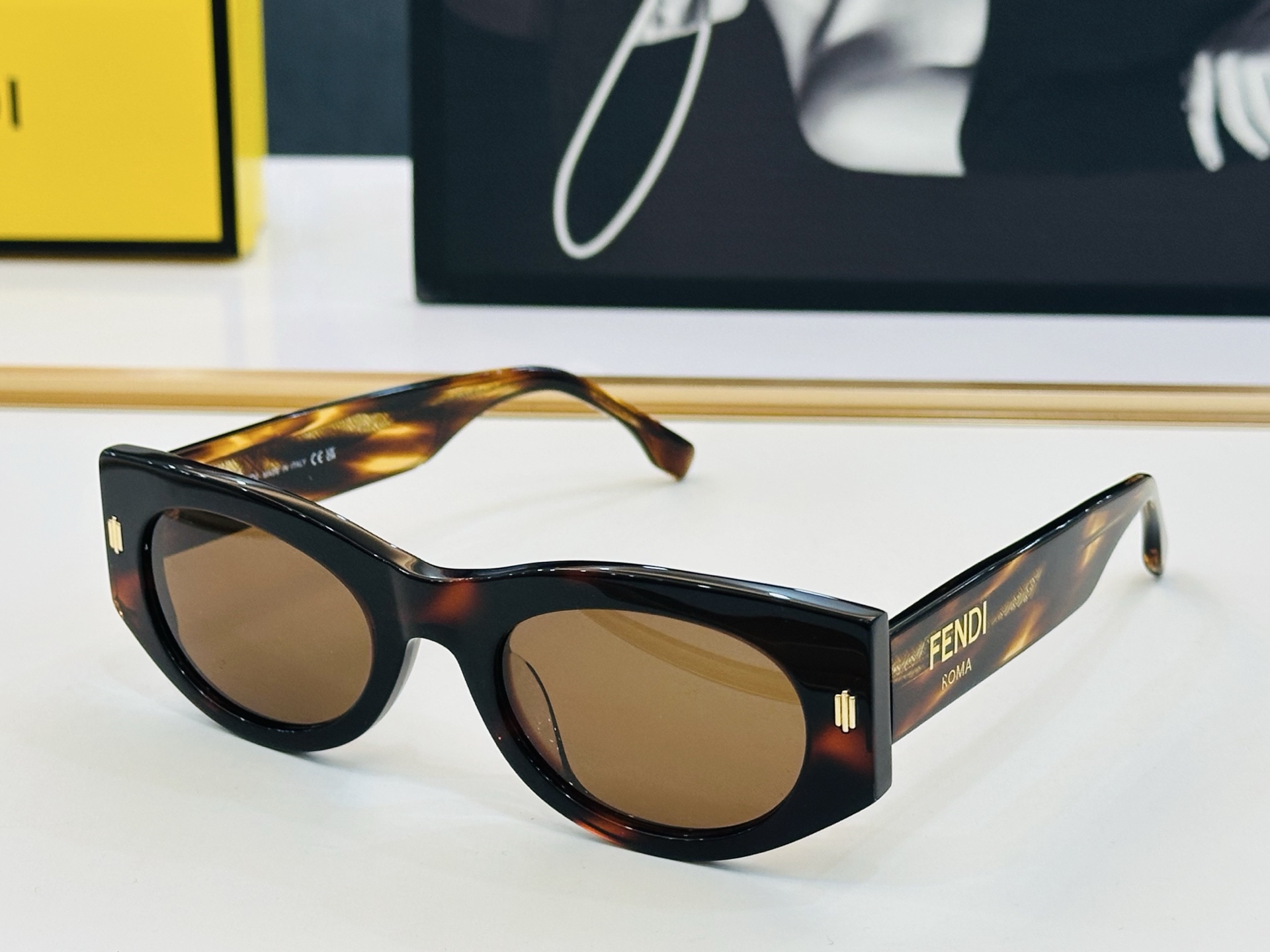 。新款FEND* FE  Size：50口23-145 🎁芬家 😀👏时尚经典  F太阳镜 
