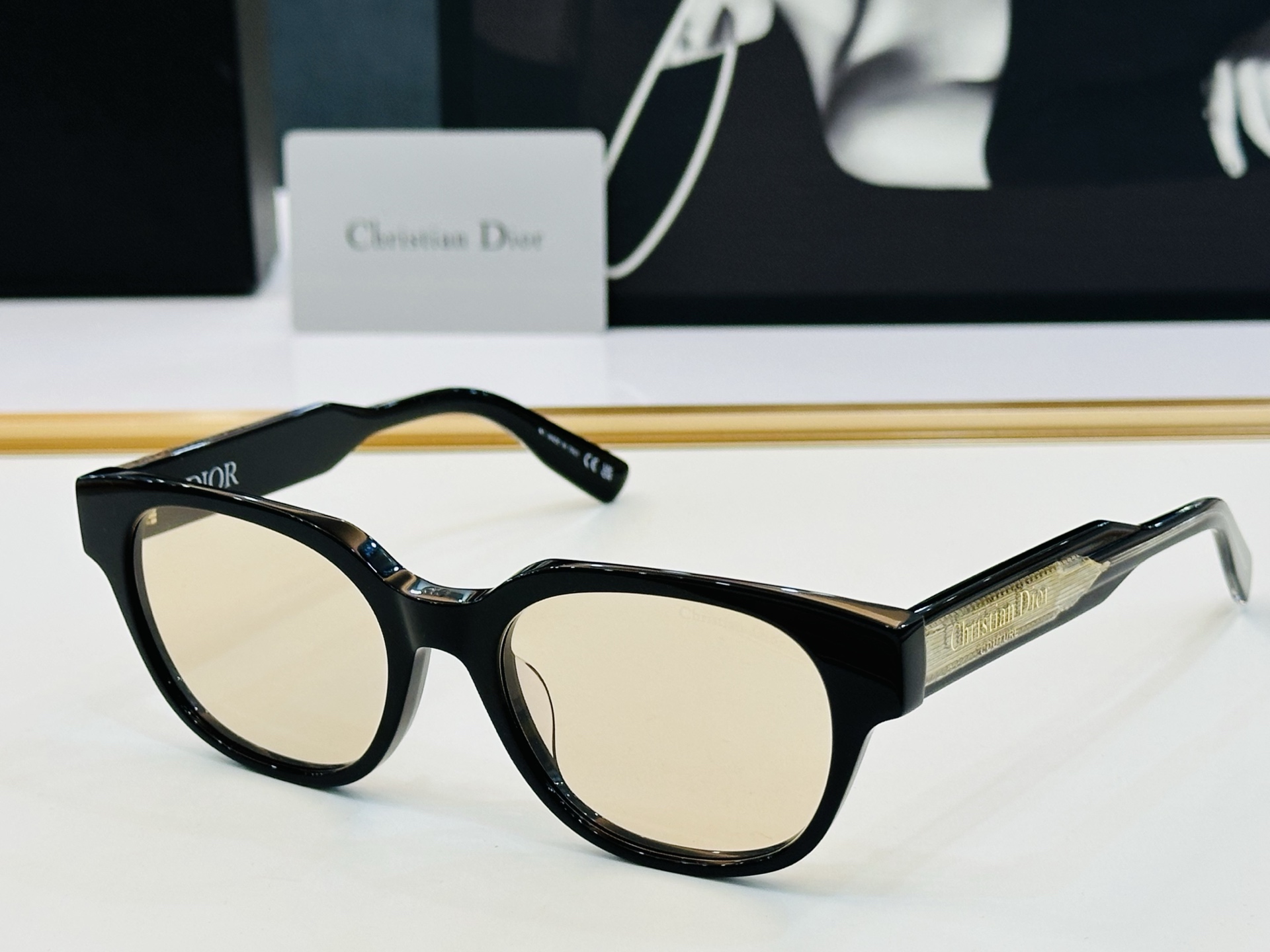 🔻🔻🔻DIO* CDICon R1F 迪家 Size：54口19-145  😎🔆。。搭配镜腿精致配饰 F