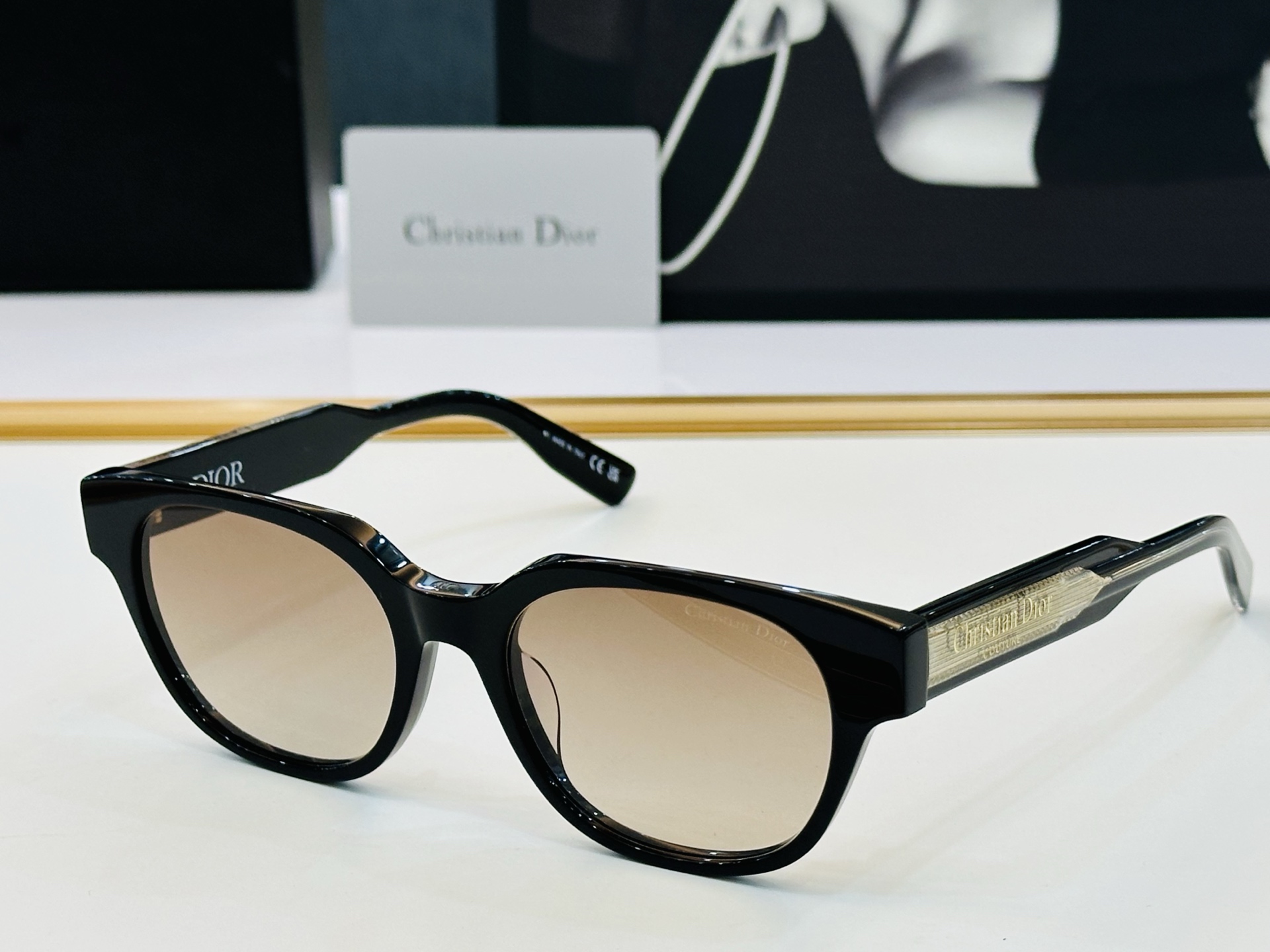 🔻🔻🔻DIO* CDICon R1F 迪家 Size：54口19-145  😎🔆。。搭配镜腿精致配饰 F