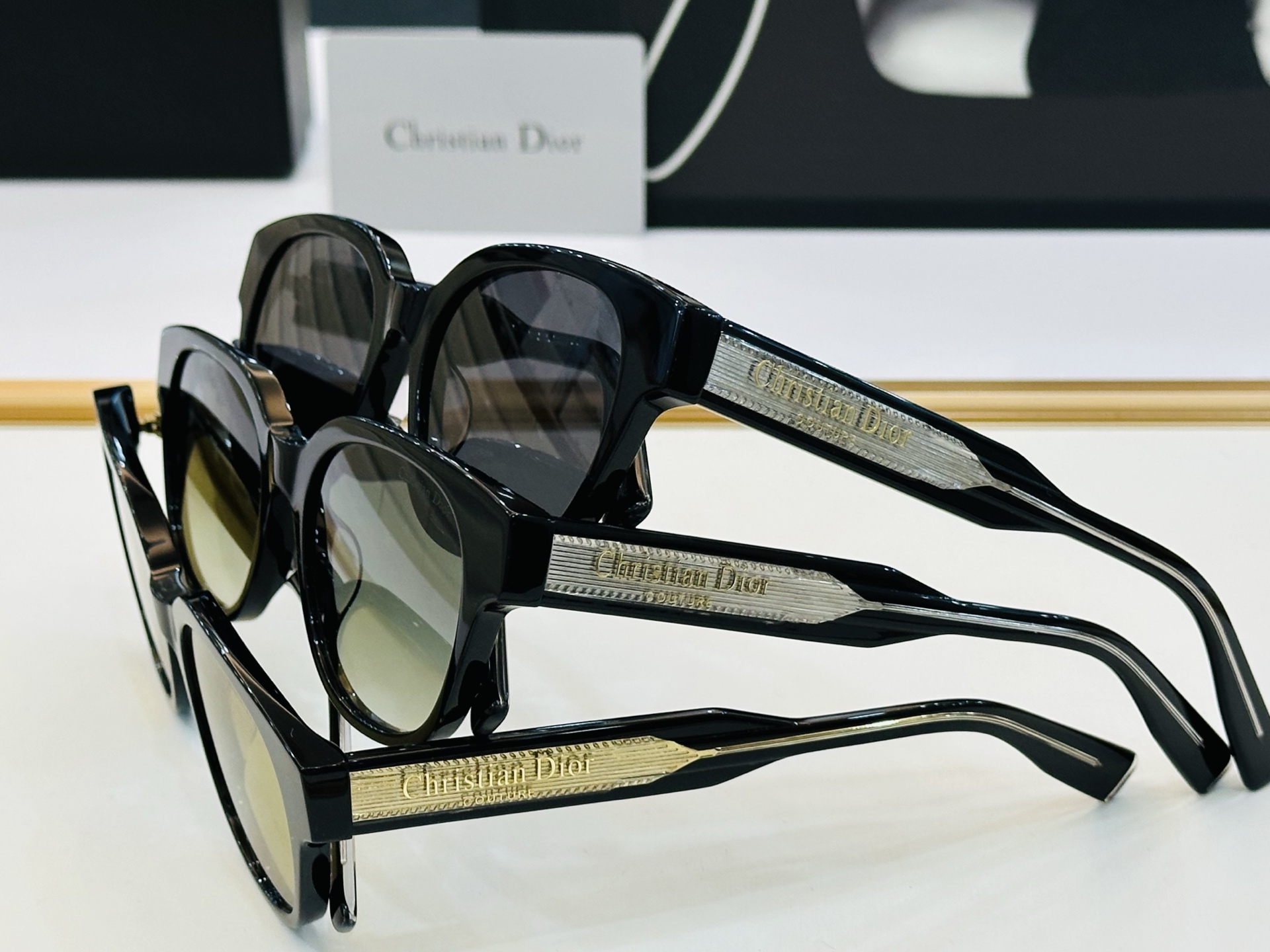 🔻🔻🔻DIO* CDICon R1F 迪家 Size：54口19-145  😎🔆。。搭配镜腿精致配饰 F