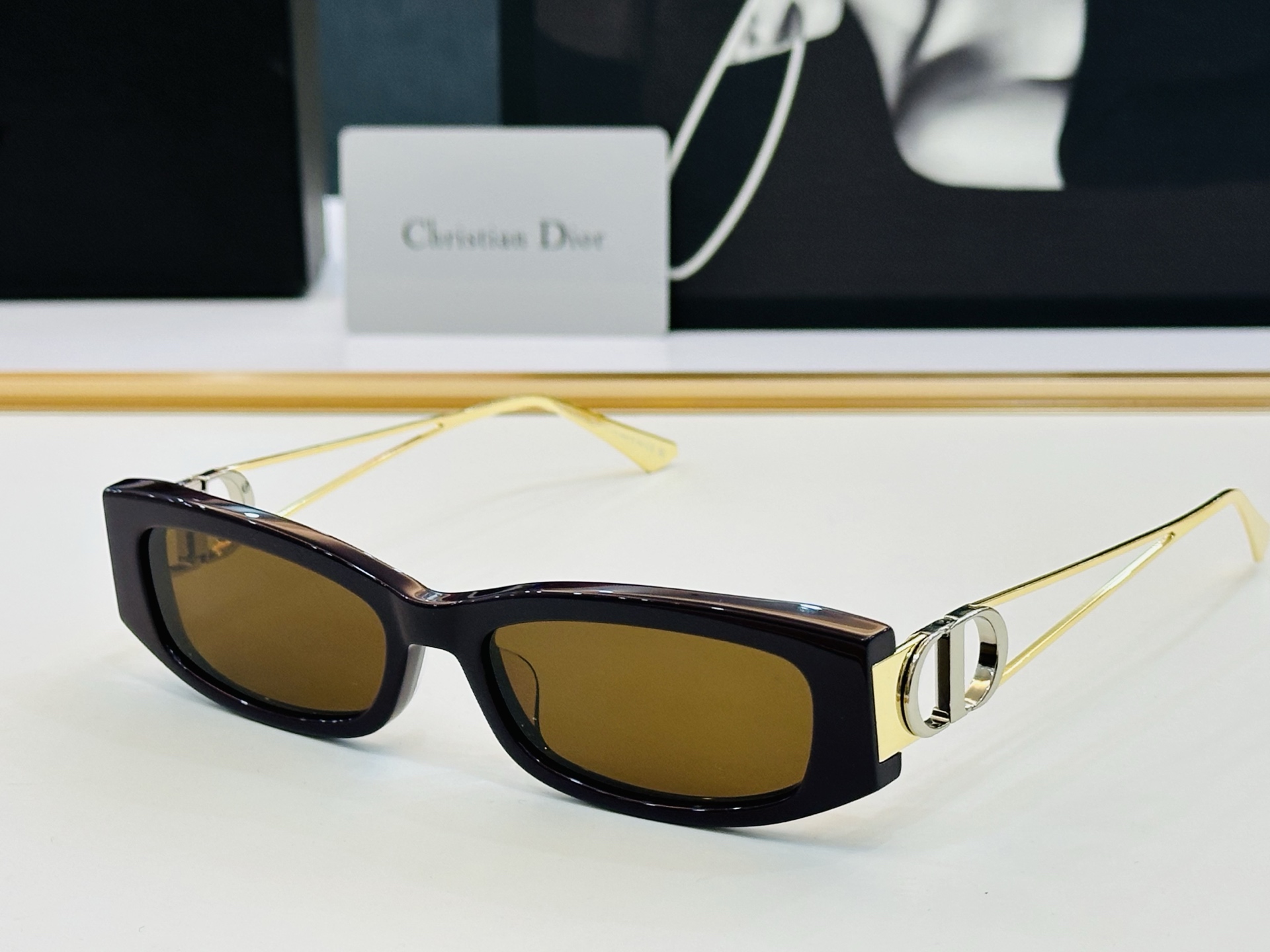 🔻🔻🔻DIO* CDICon SI4F 迪家 Size：57口17-135 😎🔆。。搭配镜腿精致配饰 F