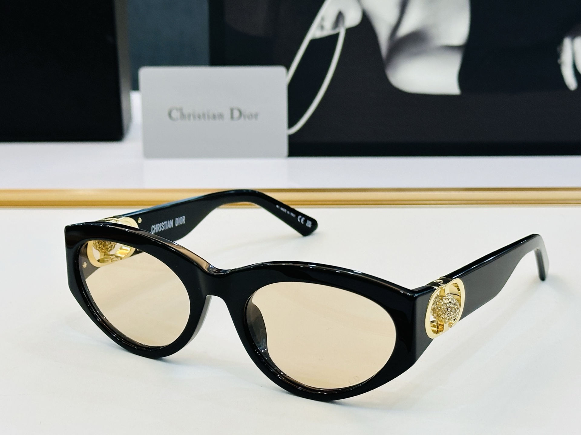 🔻🔻🔻DIO* CDICon B7F 迪家 Size：56口20-135 😎🔆。。搭配镜腿精致配饰 FD