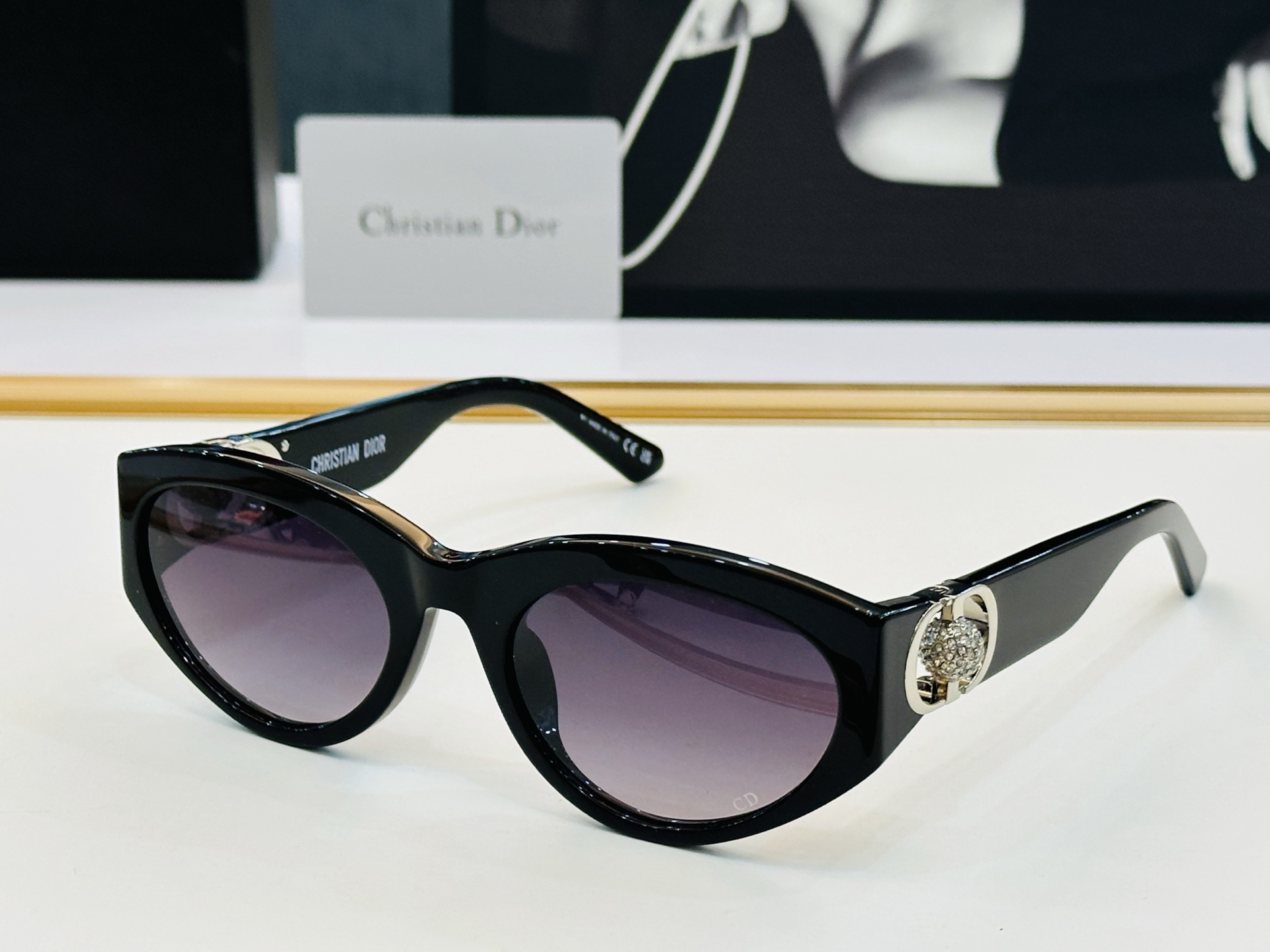 🔻🔻🔻DIO* CDICon B7F 迪家 Size：56口20-135 😎🔆。。搭配镜腿精致配饰 FD