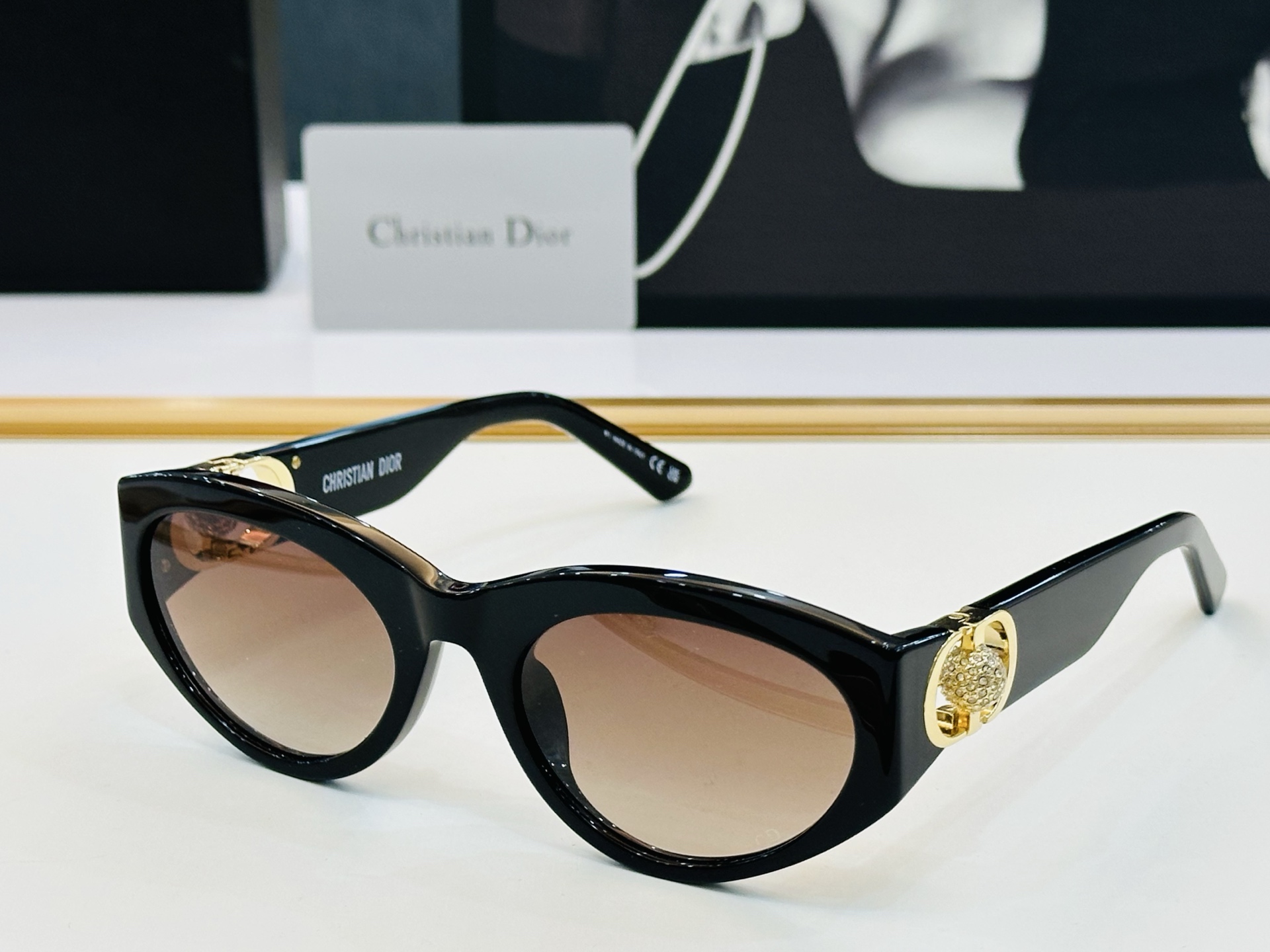 🔻🔻🔻DIO* CDICon B7F 迪家 Size：56口20-135 😎🔆。。搭配镜腿精致配饰 FD