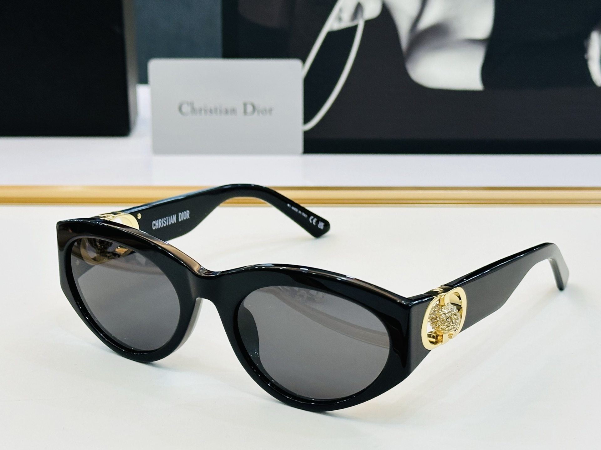 🔻🔻🔻DIO* CDICon B7F 迪家 Size：56口20-135 😎🔆。。搭配镜腿精致配饰 FD