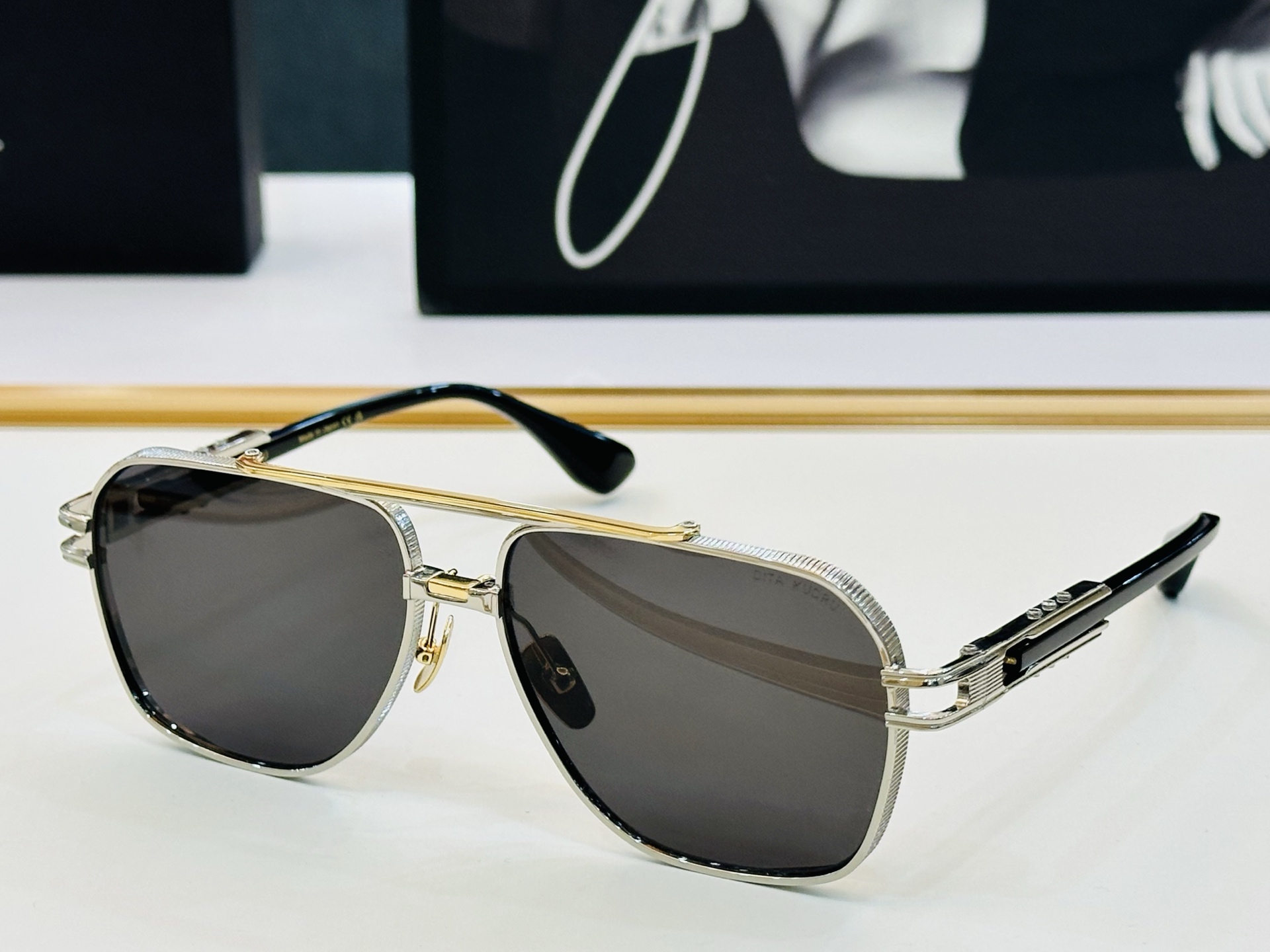 官网款 DlT* 迪塔 DTS436  Size：61口14-145 意大利最新原单货 得意得意男款太阳