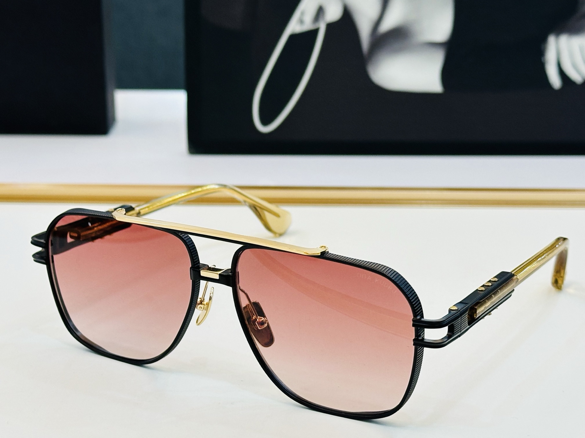 官网款 DlT* 迪塔 DTS436  Size：61口14-145 意大利最新原单货 得意得意男款太阳