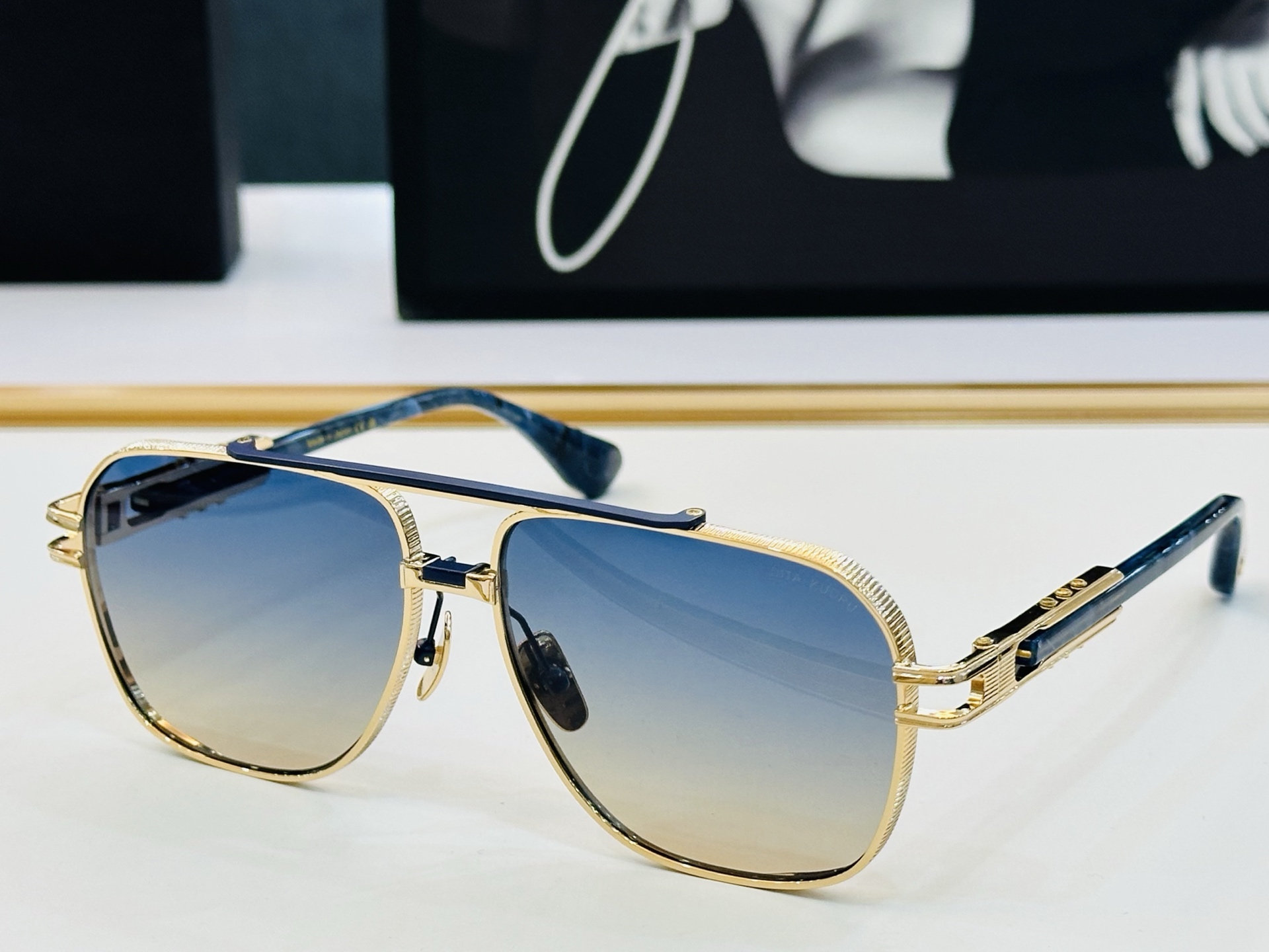 官网款 DlT* 迪塔 DTS436  Size：61口14-145 意大利最新原单货 得意得意男款太阳