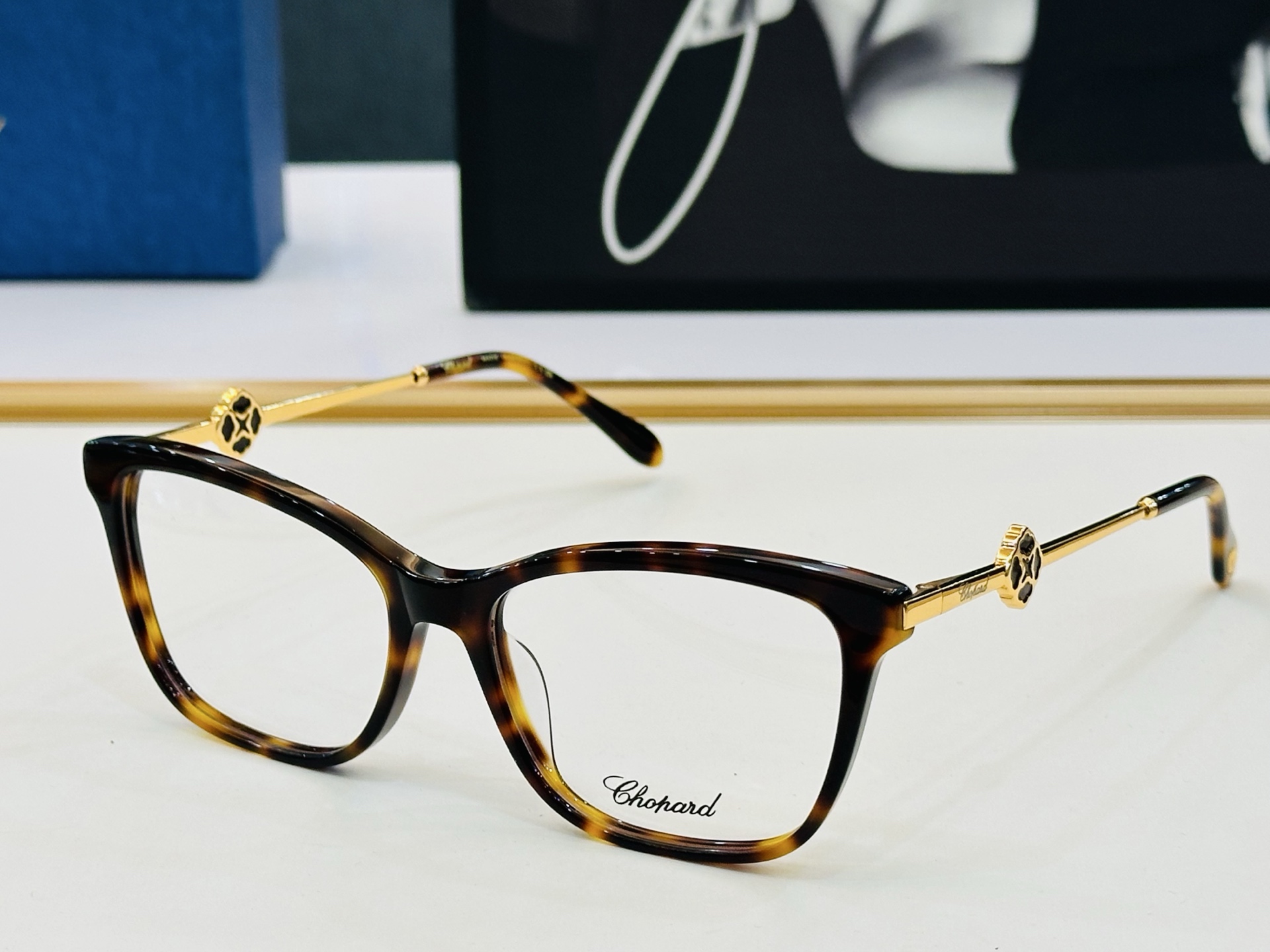 原版 ChoPard肖邦 MODEL VCH318S Size：56口17-142 以现代时尚的设计风格