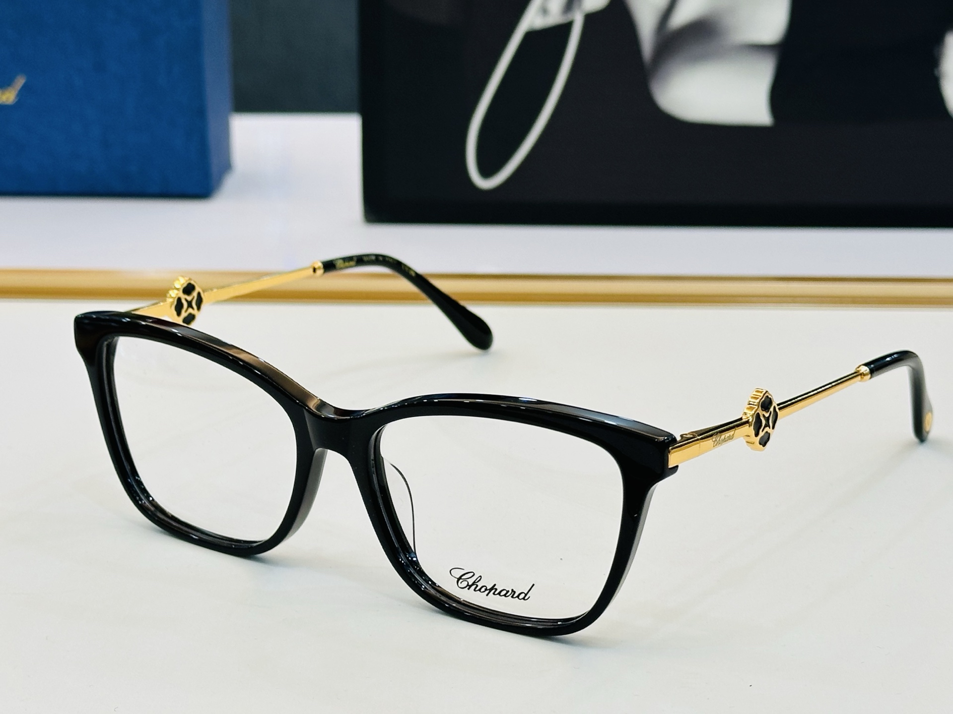 原版 ChoPard肖邦 MODEL VCH318S Size：56口17-142 以现代时尚的设计风格